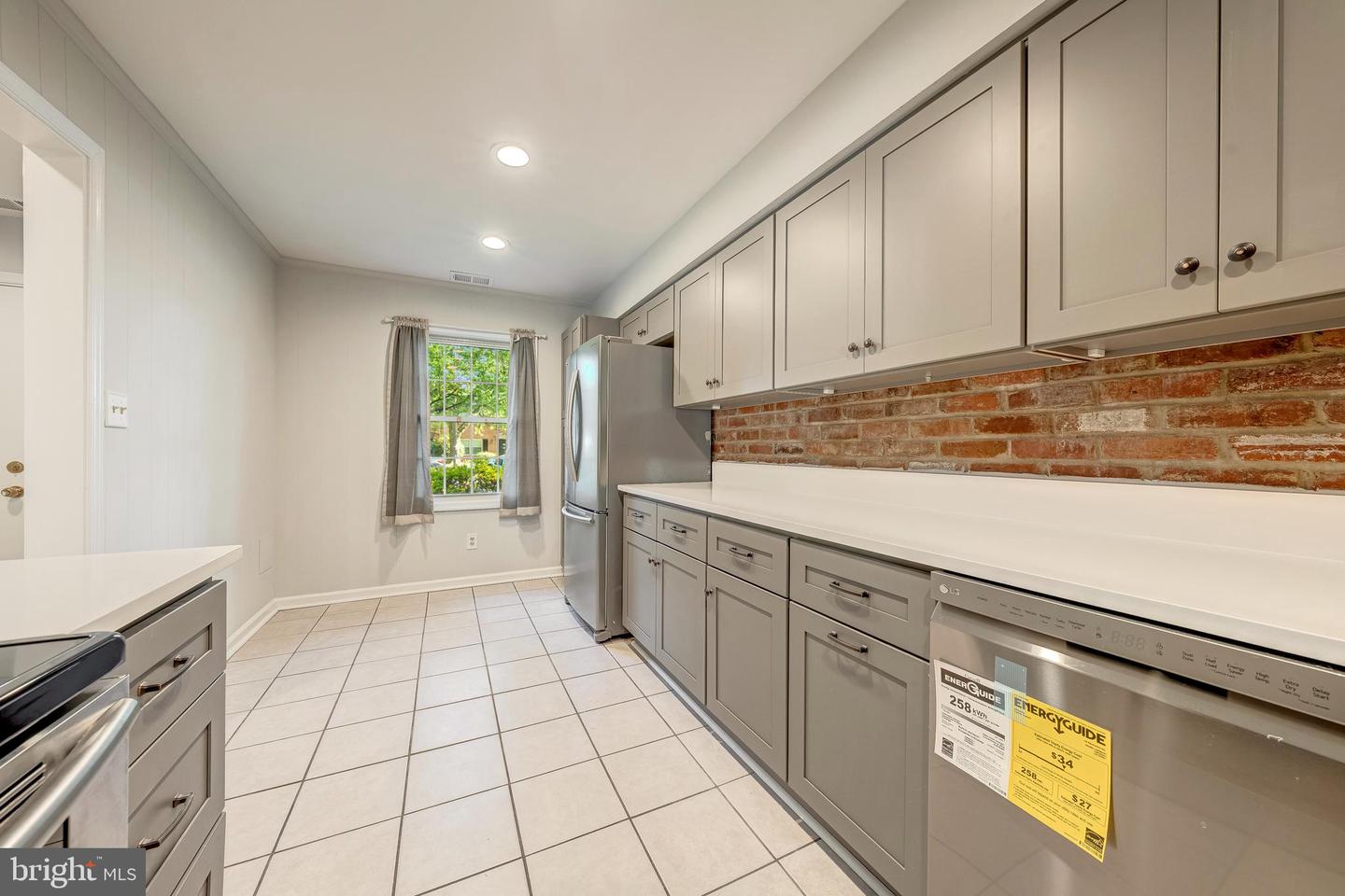 8218 CARRLEIGH PKWY #10, SPRINGFIELD, Virginia 22152, 2 Bedrooms Bedrooms, ,1 BathroomBathrooms,Residential,For sale,8218 CARRLEIGH PKWY #10,VAFX2250604 MLS # VAFX2250604