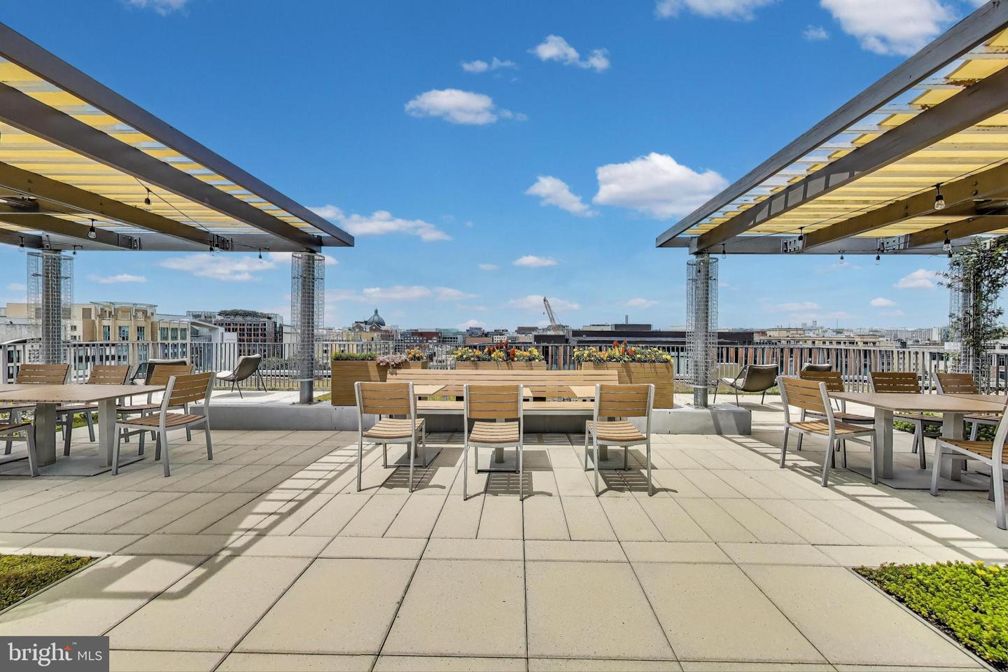 1 SCOTT CIR NW #305, WASHINGTON, District Of Columbia 20036, 1 Bedroom Bedrooms, ,1 BathroomBathrooms,Residential,For sale,1 SCOTT CIR NW #305,DCDC2208188 MLS # DCDC2208188