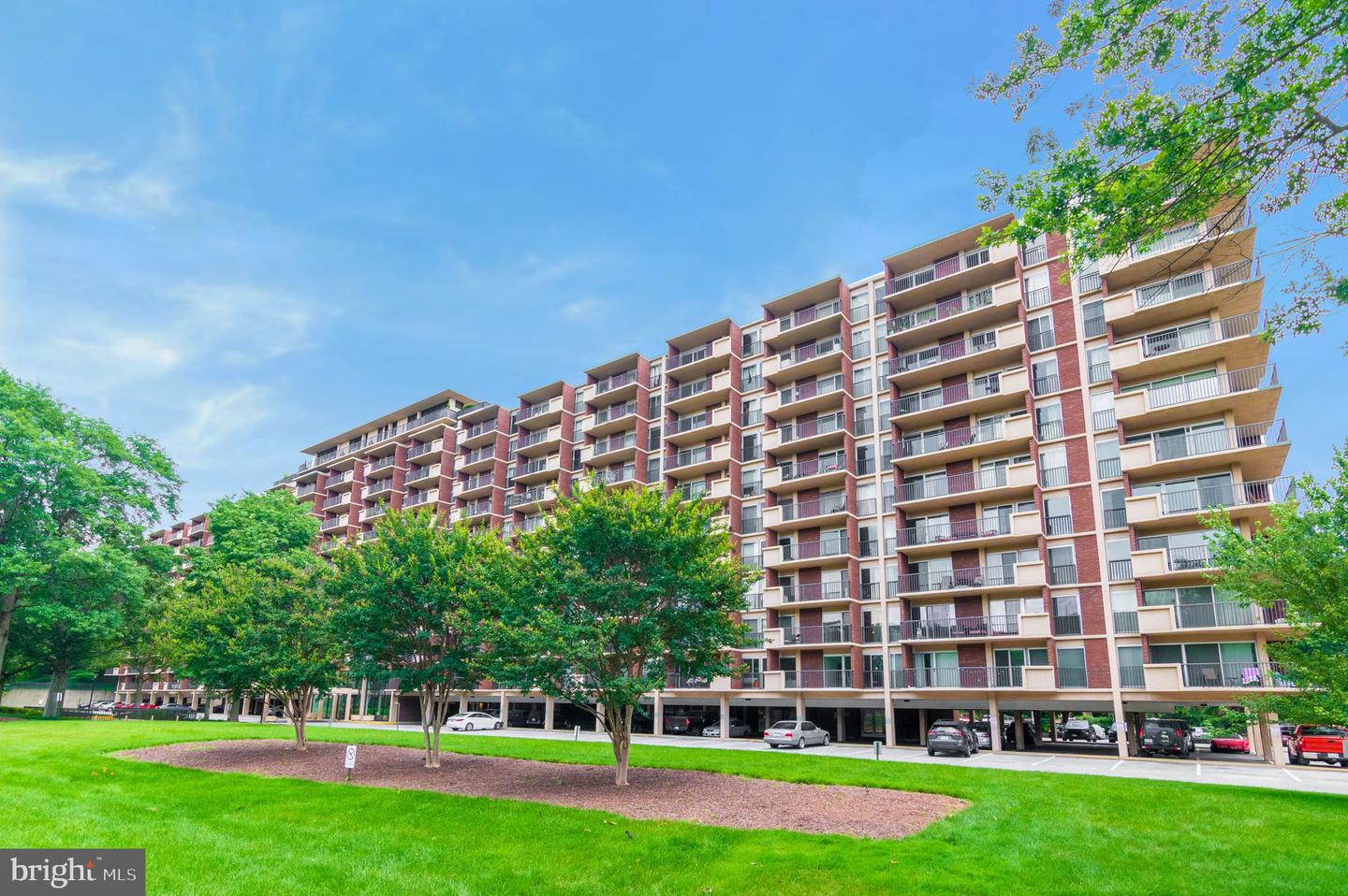1300 ARMY NAVY DR #320, ARLINGTON, Virginia 22202, 1 Bedroom Bedrooms, ,1 BathroomBathrooms,Residential,For sale,1300 ARMY NAVY DR #320,VAAR2059978 MLS # VAAR2059978