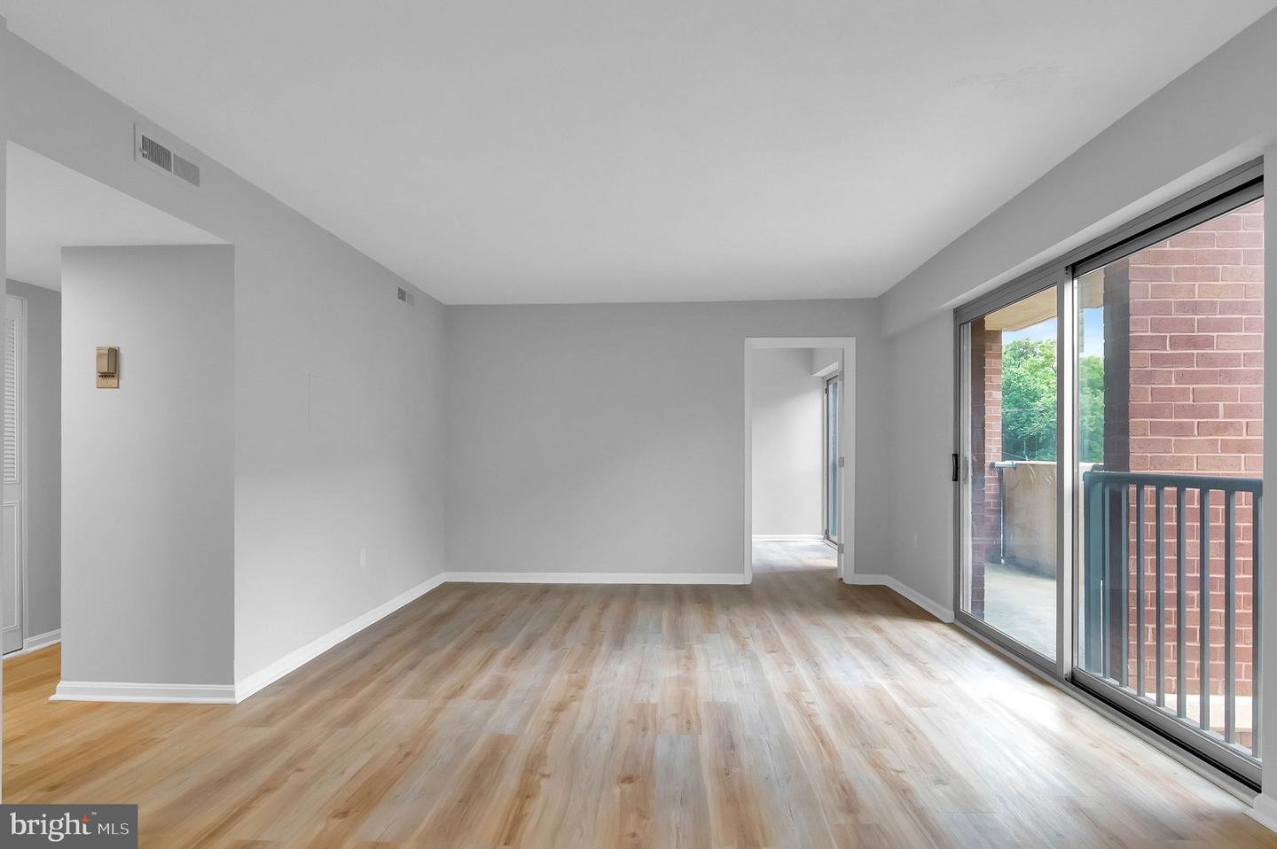 1300 ARMY NAVY DR #320, ARLINGTON, Virginia 22202, 1 Bedroom Bedrooms, ,1 BathroomBathrooms,Residential,For sale,1300 ARMY NAVY DR #320,VAAR2059978 MLS # VAAR2059978