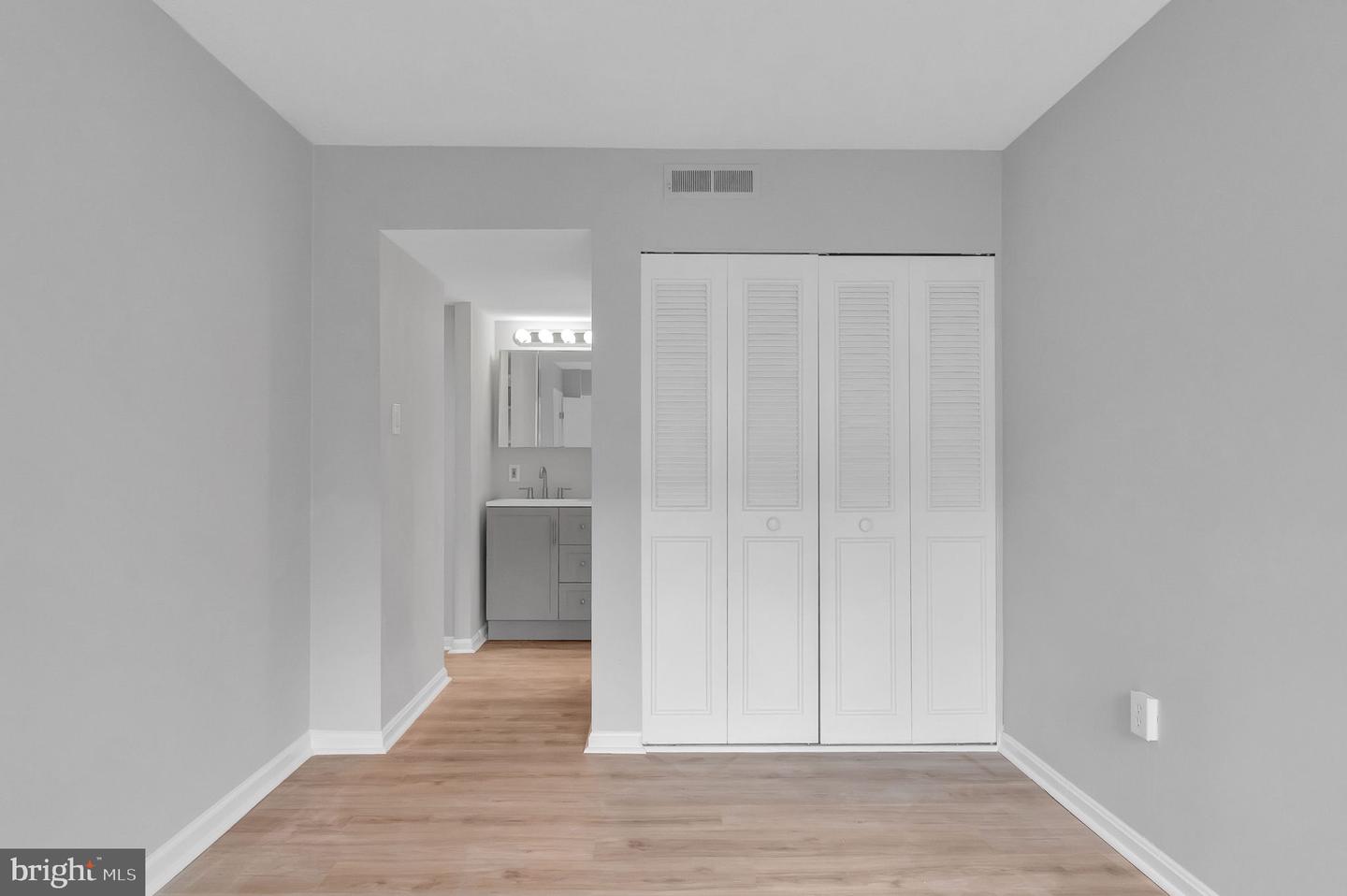 1300 ARMY NAVY DR #320, ARLINGTON, Virginia 22202, 1 Bedroom Bedrooms, ,1 BathroomBathrooms,Residential,For sale,1300 ARMY NAVY DR #320,VAAR2059978 MLS # VAAR2059978