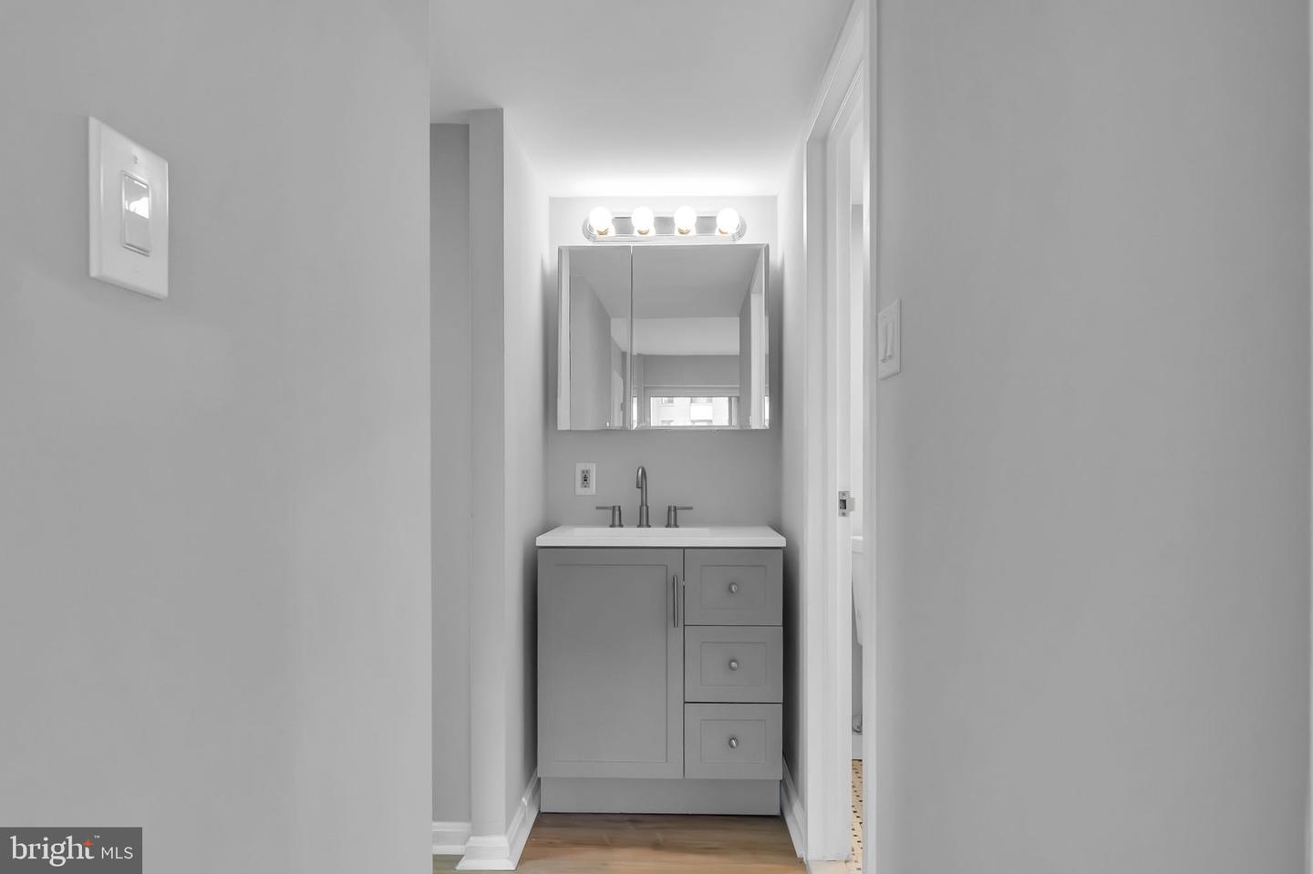 1300 ARMY NAVY DR #320, ARLINGTON, Virginia 22202, 1 Bedroom Bedrooms, ,1 BathroomBathrooms,Residential,For sale,1300 ARMY NAVY DR #320,VAAR2059978 MLS # VAAR2059978