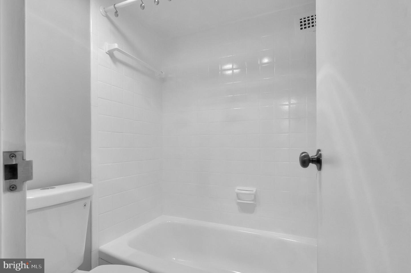 1300 ARMY NAVY DR #320, ARLINGTON, Virginia 22202, 1 Bedroom Bedrooms, ,1 BathroomBathrooms,Residential,For sale,1300 ARMY NAVY DR #320,VAAR2059978 MLS # VAAR2059978