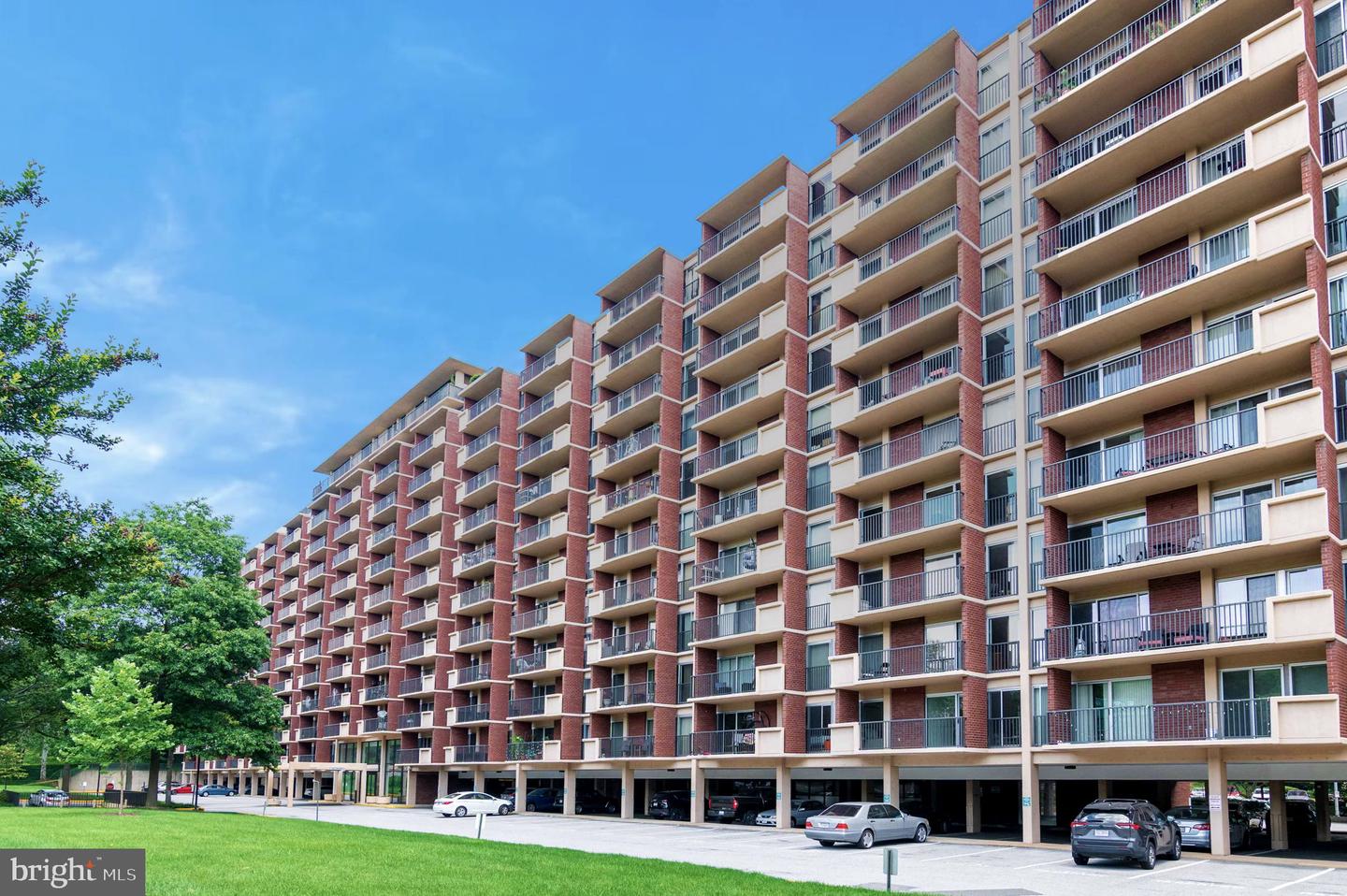 1300 ARMY NAVY DR #320, ARLINGTON, Virginia 22202, 1 Bedroom Bedrooms, ,1 BathroomBathrooms,Residential,For sale,1300 ARMY NAVY DR #320,VAAR2059978 MLS # VAAR2059978