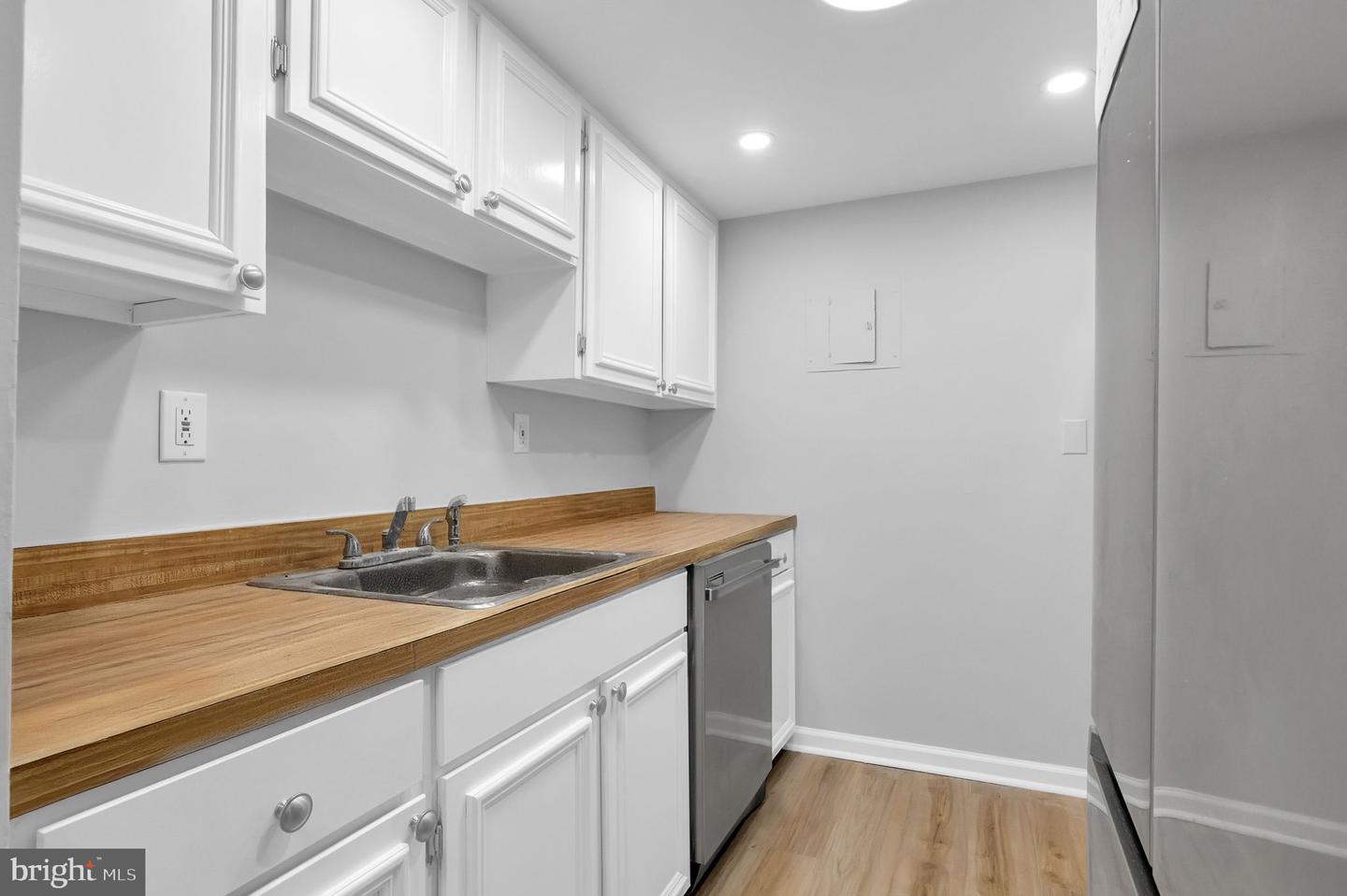 1300 ARMY NAVY DR #320, ARLINGTON, Virginia 22202, 1 Bedroom Bedrooms, ,1 BathroomBathrooms,Residential,For sale,1300 ARMY NAVY DR #320,VAAR2059978 MLS # VAAR2059978
