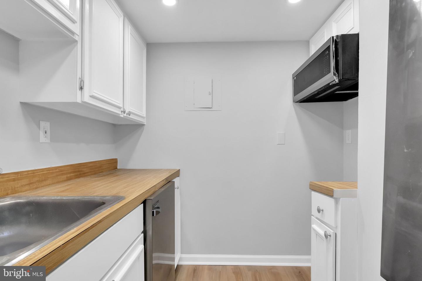 1300 ARMY NAVY DR #320, ARLINGTON, Virginia 22202, 1 Bedroom Bedrooms, ,1 BathroomBathrooms,Residential,For sale,1300 ARMY NAVY DR #320,VAAR2059978 MLS # VAAR2059978