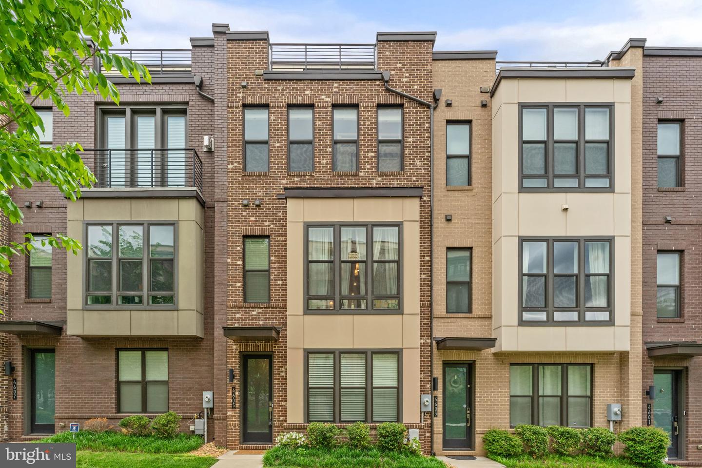 4605 QUINNS MILL WAY, CHANTILLY, Virginia 20151, 4 Bedrooms Bedrooms, ,4 BathroomsBathrooms,Residential,For sale,4605 QUINNS MILL WAY,VAFX2234710 MLS # VAFX2234710