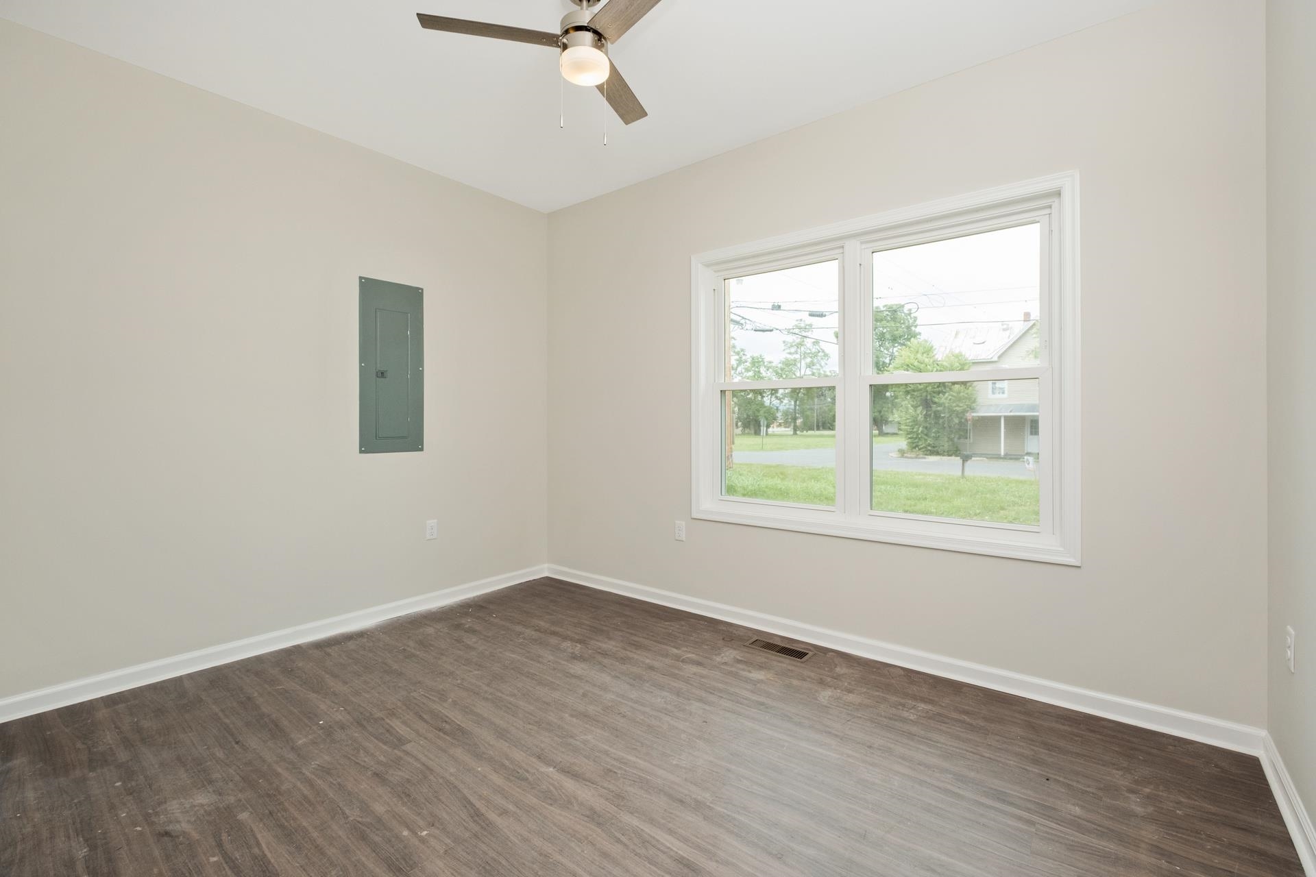 445 WIRT AVE, ELKTON, Virginia 22827, 3 Bedrooms Bedrooms, ,2 BathroomsBathrooms,Residential,445 WIRT AVE,666316 MLS # 666316