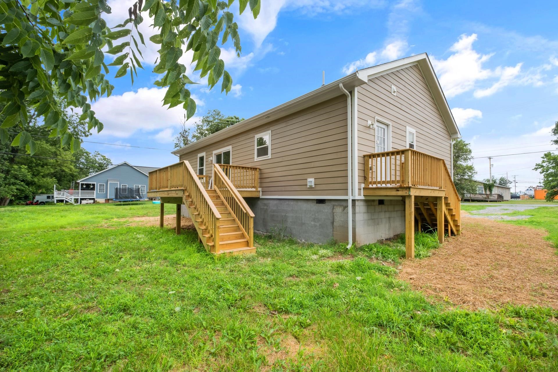 445 WIRT AVE, ELKTON, Virginia 22827, 3 Bedrooms Bedrooms, ,2 BathroomsBathrooms,Residential,445 WIRT AVE,666316 MLS # 666316