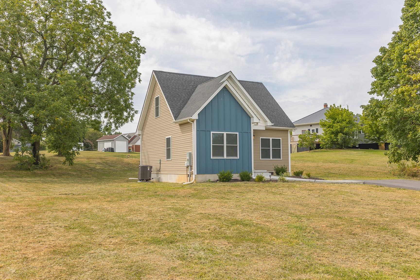 810 DENVER AVE, SHENANDOAH, Virginia 22849, 3 Bedrooms Bedrooms, ,2 BathroomsBathrooms,Residential,810 DENVER AVE,666321 MLS # 666321