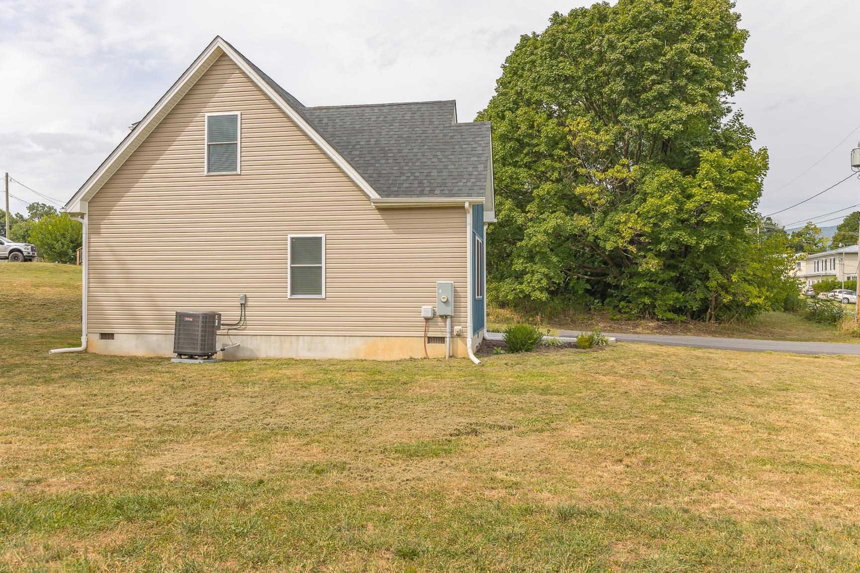 810 DENVER AVE, SHENANDOAH, Virginia 22849, 3 Bedrooms Bedrooms, ,2 BathroomsBathrooms,Residential,810 DENVER AVE,666321 MLS # 666321