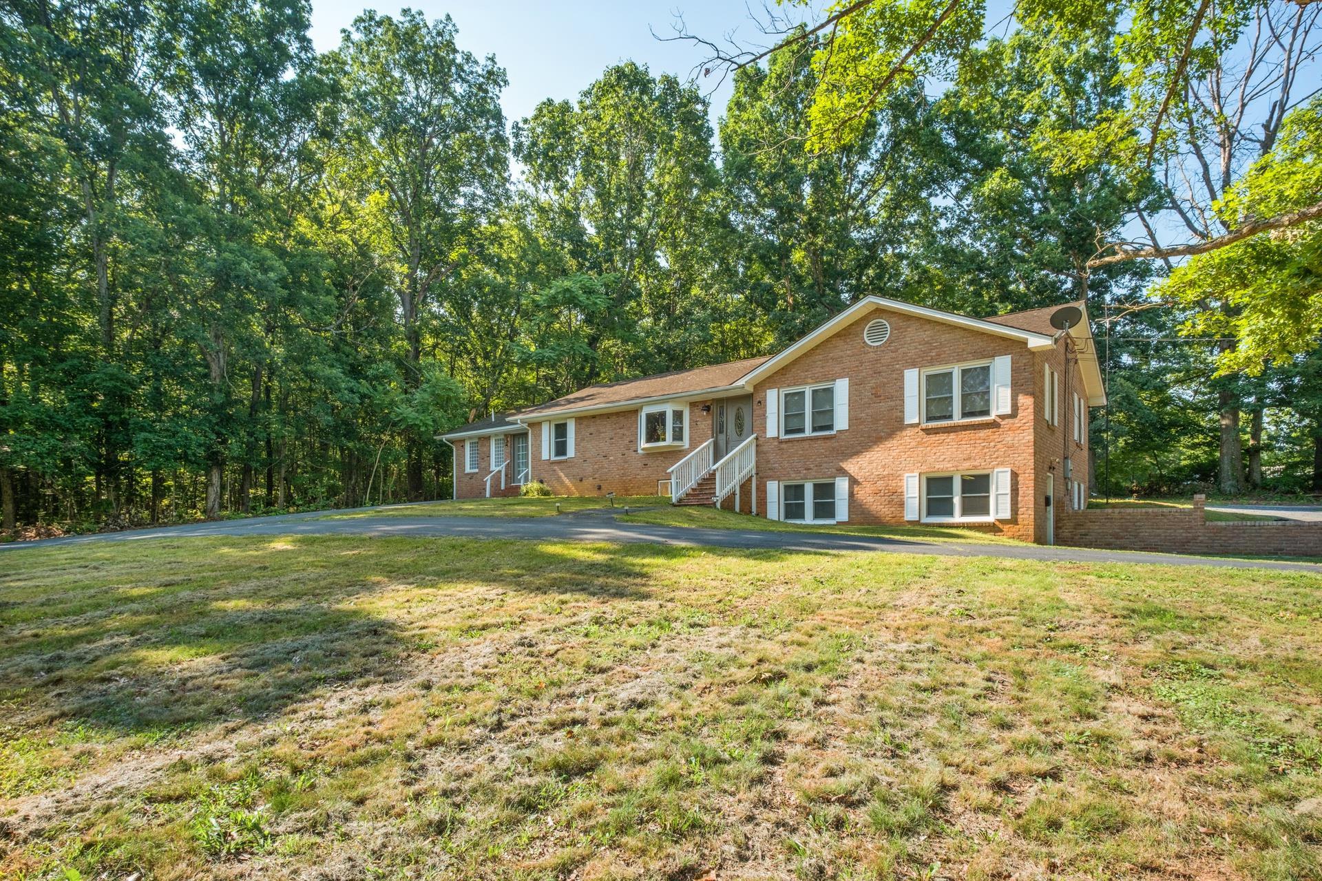 16998 E SUMMIT AVE, ELKTON, Virginia 22827, 5 Bedrooms Bedrooms, ,5 BathroomsBathrooms,Residential,16998 E SUMMIT AVE,666324 MLS # 666324