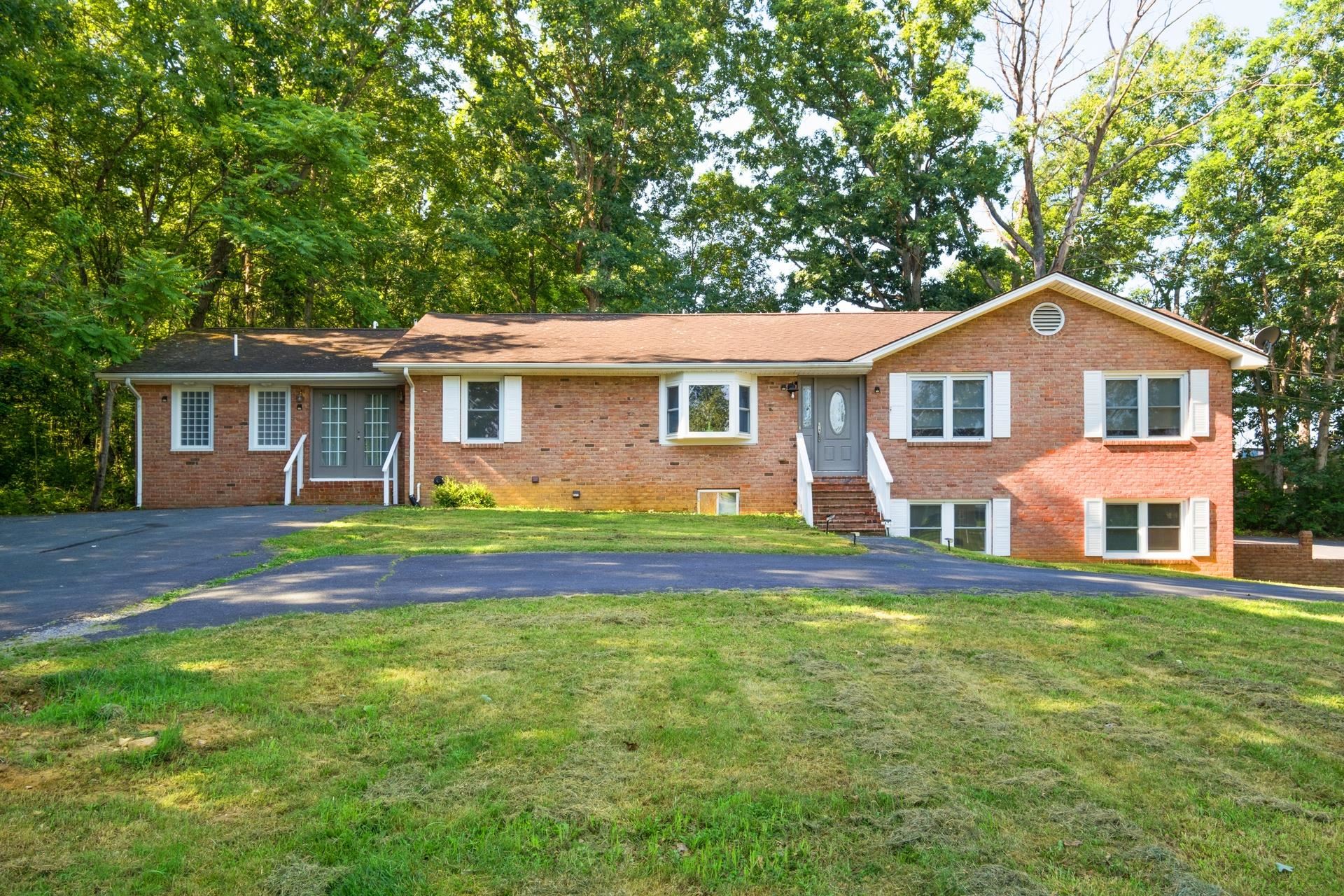 16998 E SUMMIT AVE, ELKTON, Virginia 22827, 5 Bedrooms Bedrooms, ,5 BathroomsBathrooms,Residential,16998 E SUMMIT AVE,666324 MLS # 666324
