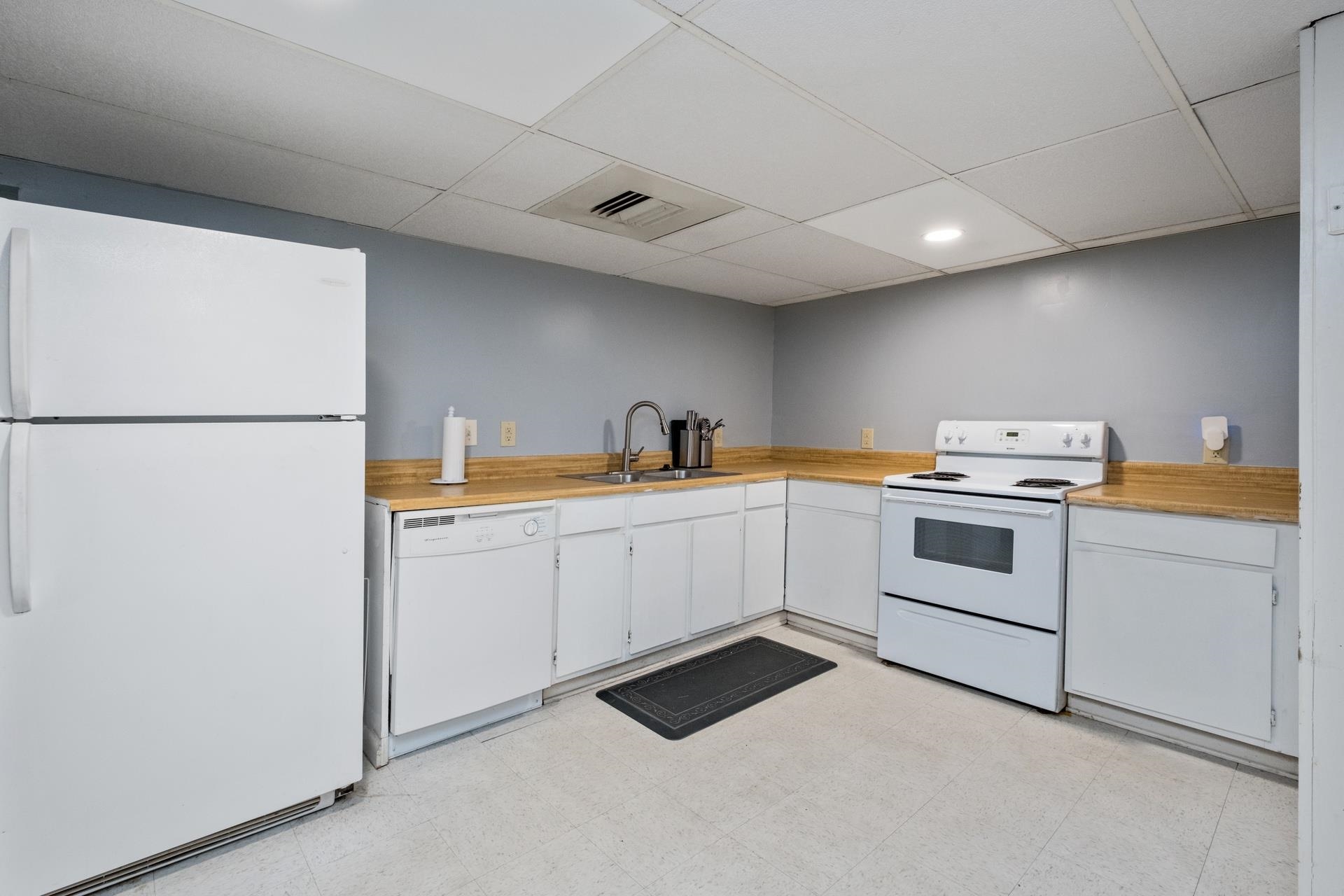 16998 E SUMMIT AVE, ELKTON, Virginia 22827, 5 Bedrooms Bedrooms, ,5 BathroomsBathrooms,Residential,16998 E SUMMIT AVE,666324 MLS # 666324