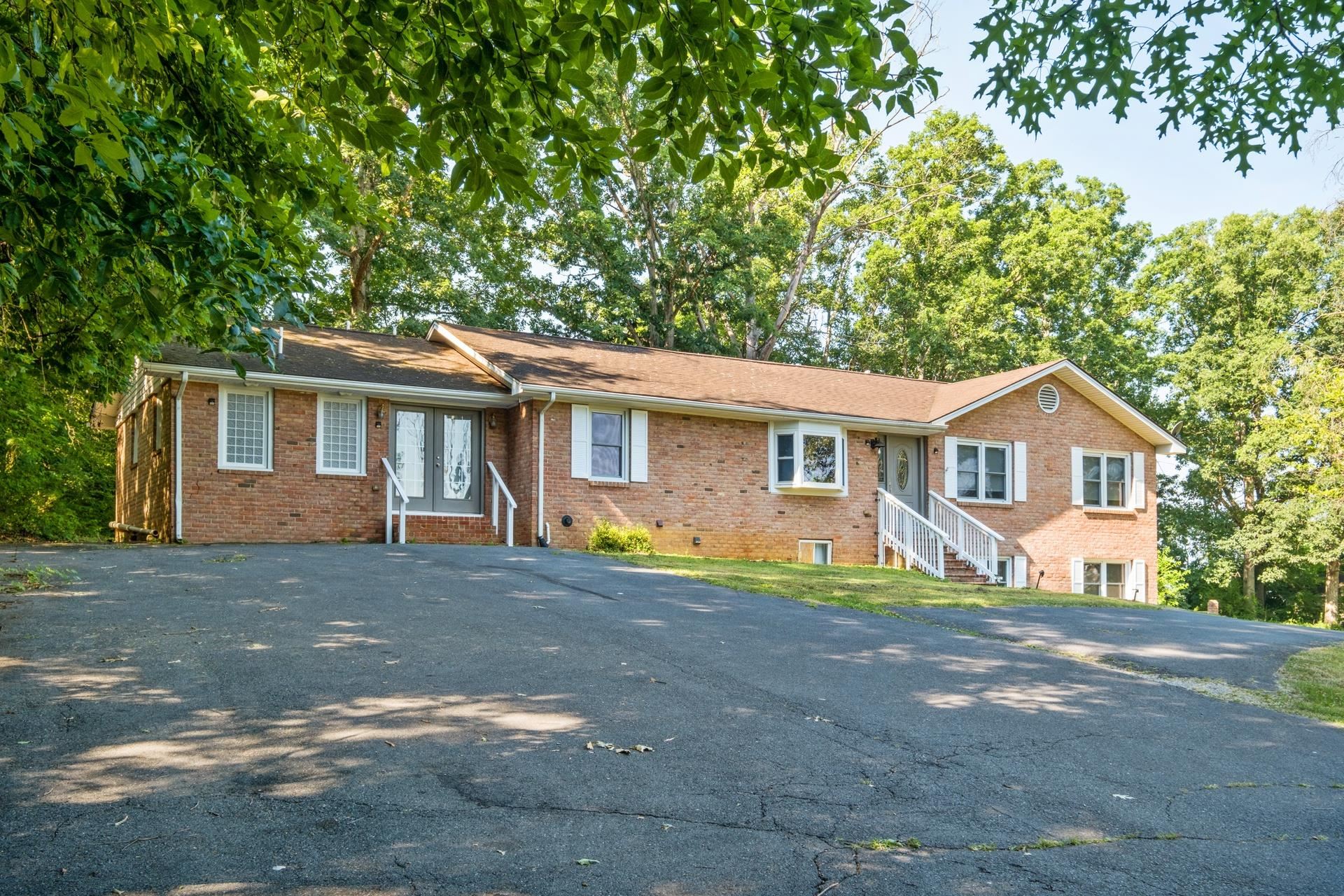 16998 E SUMMIT AVE, ELKTON, Virginia 22827, 5 Bedrooms Bedrooms, ,5 BathroomsBathrooms,Residential,16998 E SUMMIT AVE,666324 MLS # 666324