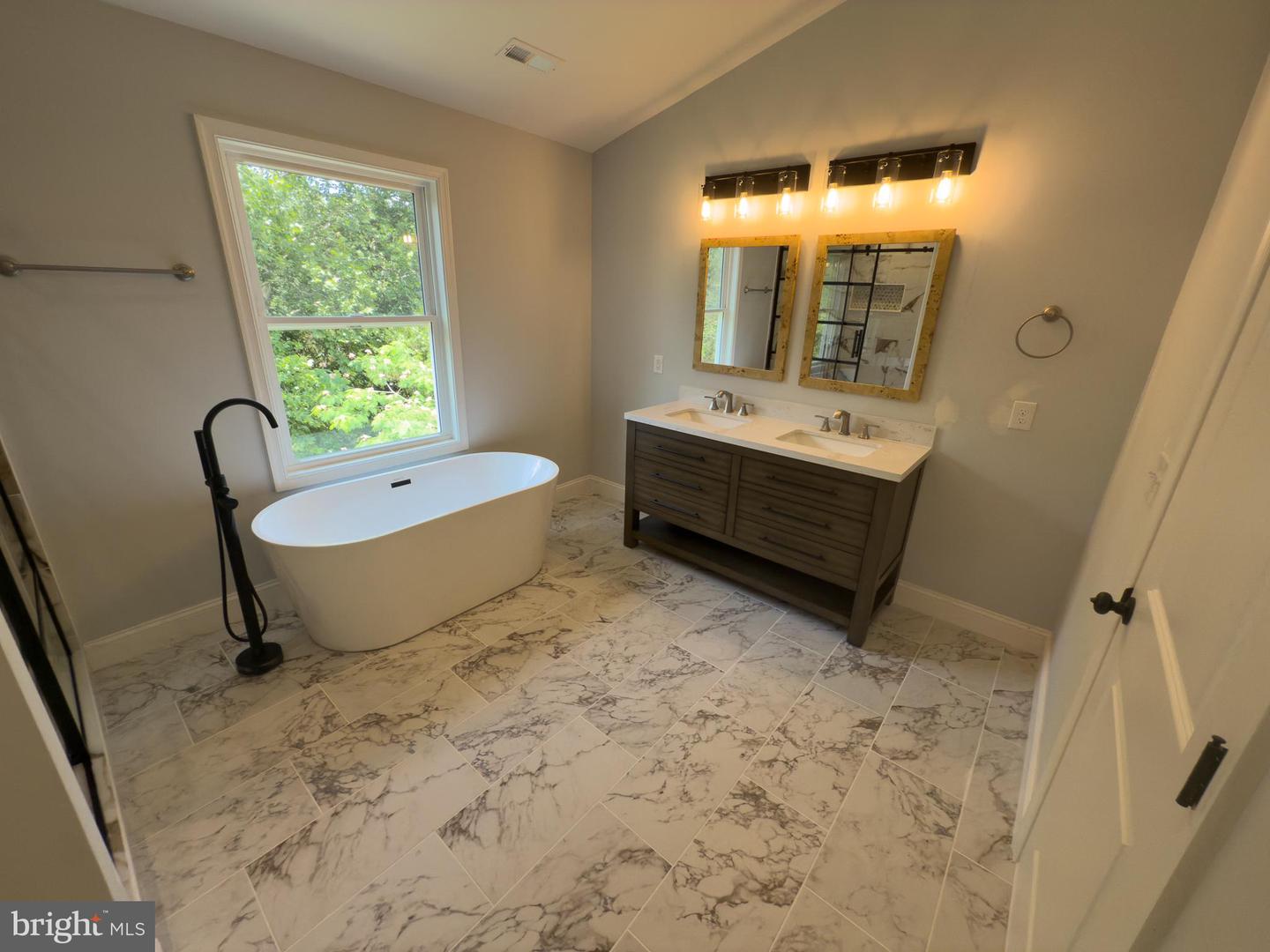 1002 POTOMAC DR, STAFFORD, Virginia 22554, 6 Bedrooms Bedrooms, ,4 BathroomsBathrooms,Residential,For sale,1002 POTOMAC DR,VAST2039082 MLS # VAST2039082