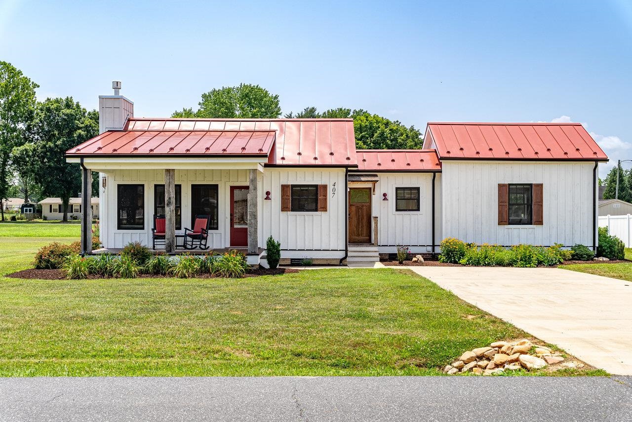 407 14TH ST, GROTTOES, Virginia 24441, 3 Bedrooms Bedrooms, ,2 BathroomsBathrooms,Residential,407 14TH ST,666327 MLS # 666327