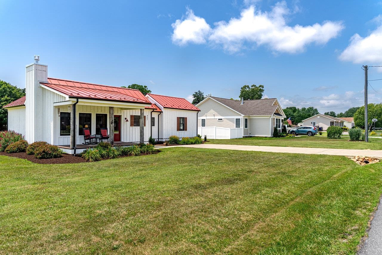 407 14TH ST, GROTTOES, Virginia 24441, 3 Bedrooms Bedrooms, ,2 BathroomsBathrooms,Residential,407 14TH ST,666327 MLS # 666327