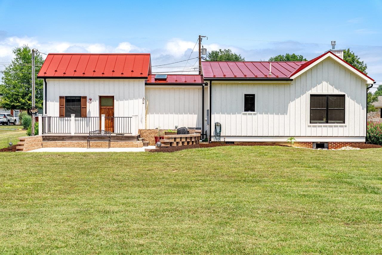 407 14TH ST, GROTTOES, Virginia 24441, 3 Bedrooms Bedrooms, ,2 BathroomsBathrooms,Residential,407 14TH ST,666327 MLS # 666327