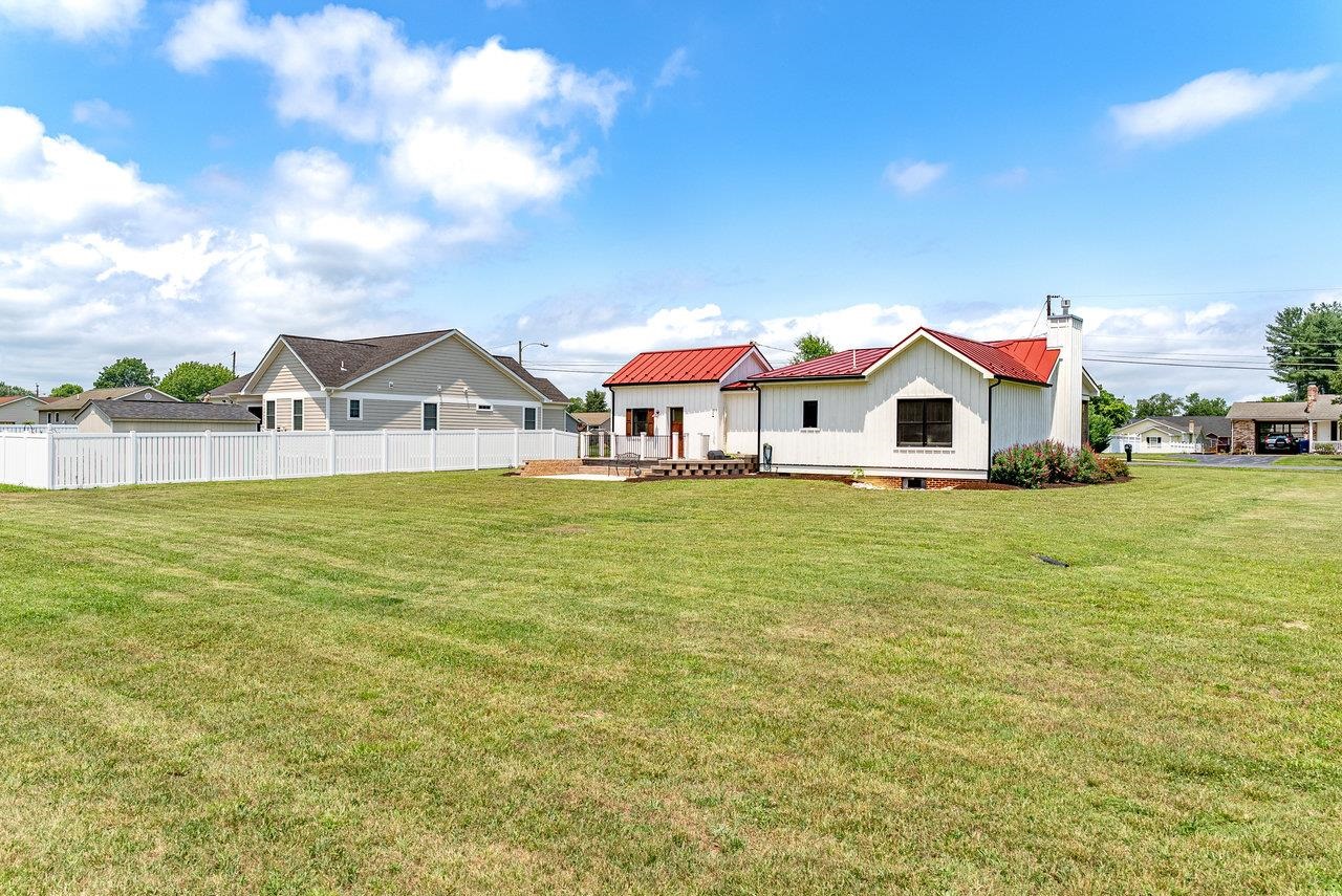 407 14TH ST, GROTTOES, Virginia 24441, 3 Bedrooms Bedrooms, ,2 BathroomsBathrooms,Residential,407 14TH ST,666327 MLS # 666327
