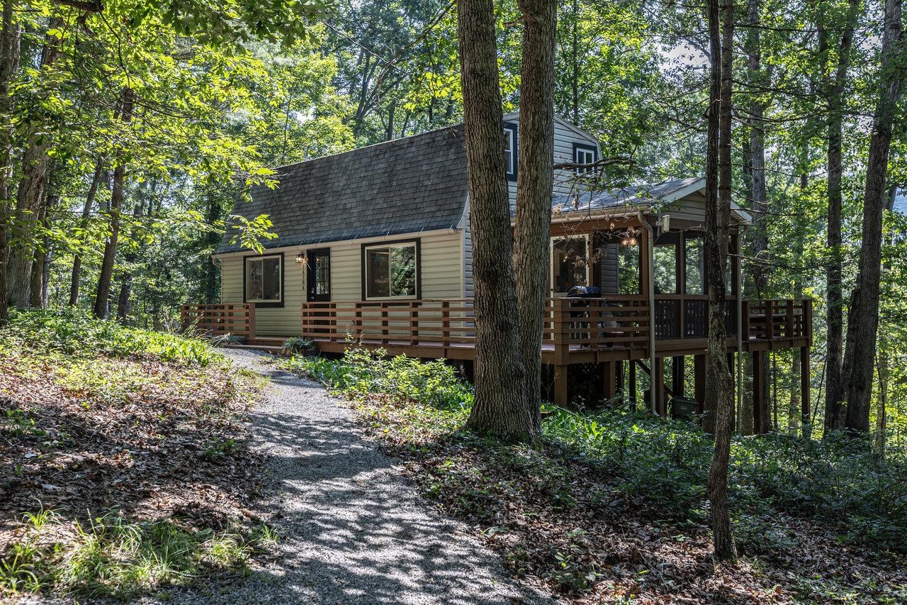 16184 MOONRISE LN, BROADWAY, Virginia 22815, 2 Bedrooms Bedrooms, ,1 BathroomBathrooms,Residential,16184 MOONRISE LN,666332 MLS # 666332