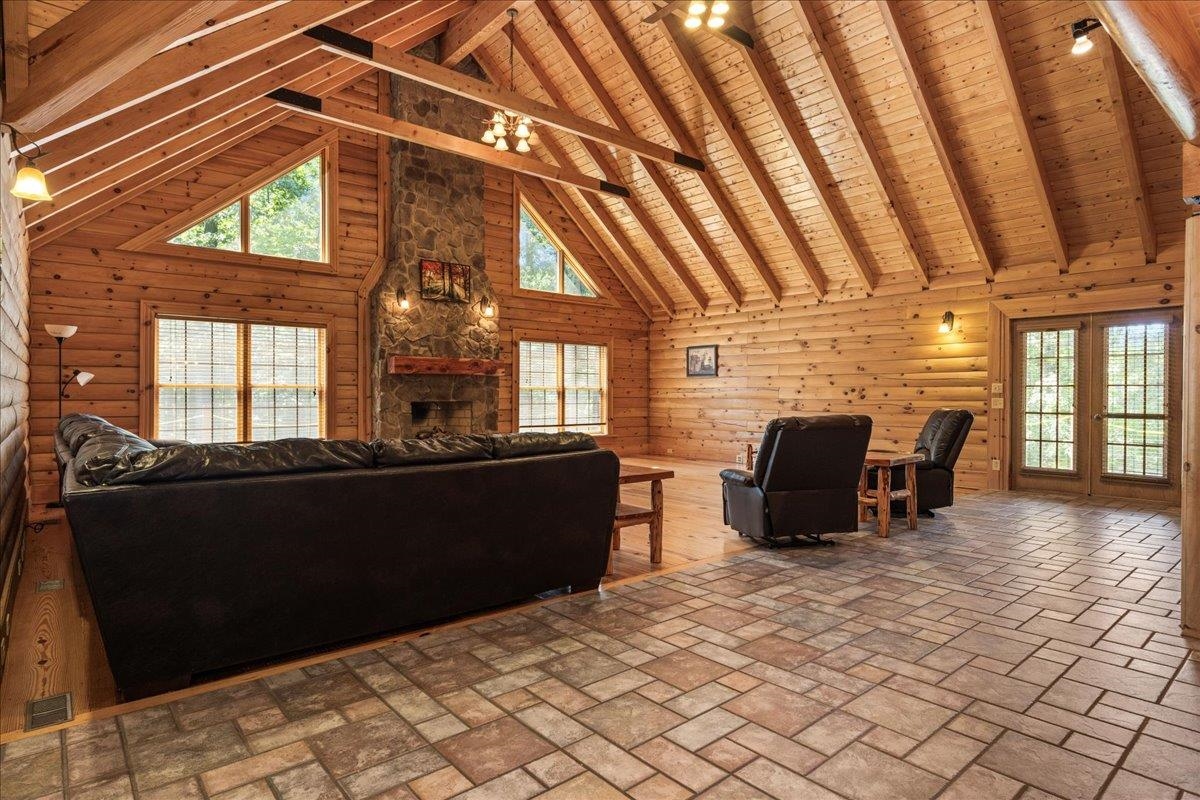 376 TRAYFOOT RD, GROTTOES, Virginia 24441, 3 Bedrooms Bedrooms, ,2 BathroomsBathrooms,Residential,376 TRAYFOOT RD,666337 MLS # 666337