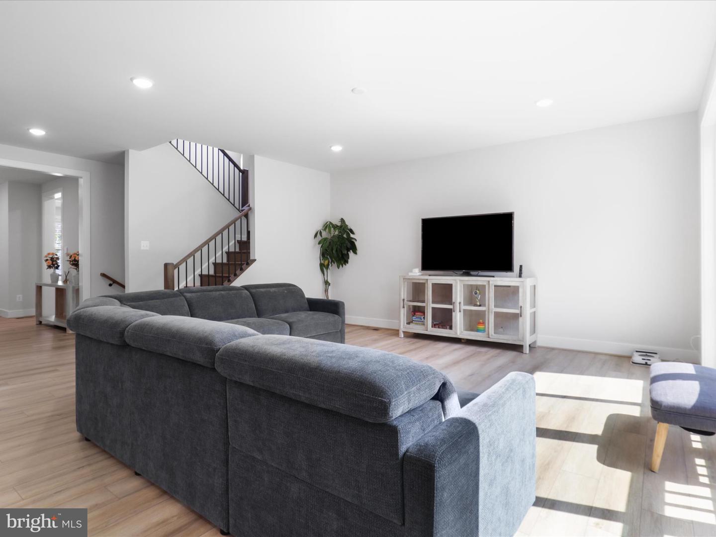 22793 STRATUS PL, ASHBURN, Virginia 20148, 5 Bedrooms Bedrooms, ,5 BathroomsBathrooms,Residential,For sale,22793 STRATUS PL,VALO2100194 MLS # VALO2100194