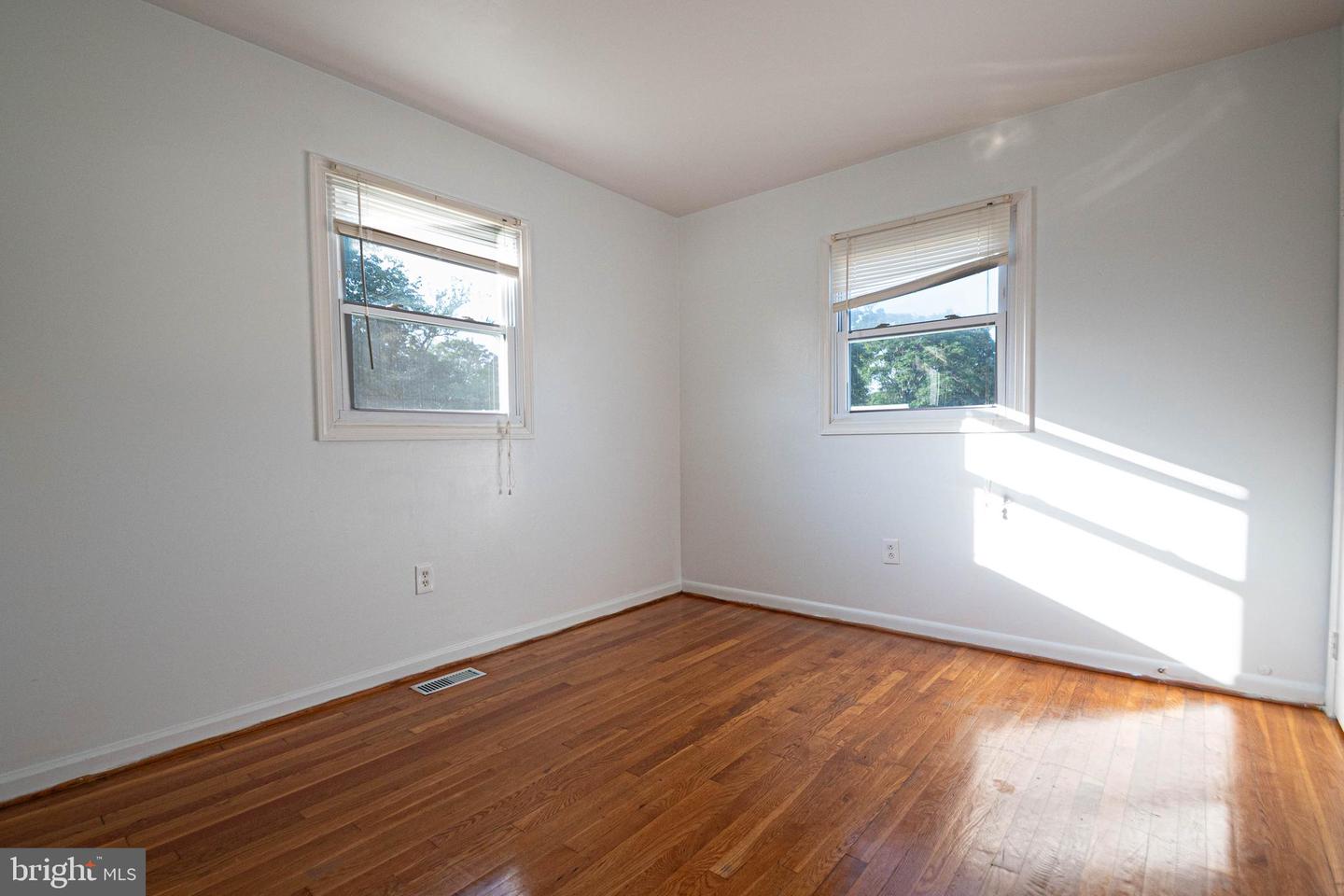 1262 EVERETT AVE, WOODBRIDGE, Virginia 22191, 4 Bedrooms Bedrooms, ,2 BathroomsBathrooms,Residential,For sale,1262 EVERETT AVE,VAPW2098166 MLS # VAPW2098166
