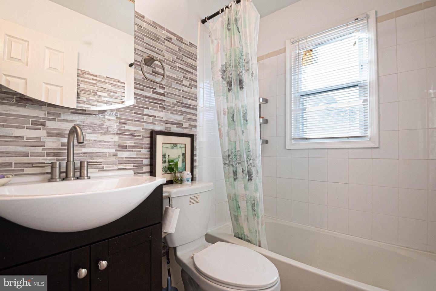 1262 EVERETT AVE, WOODBRIDGE, Virginia 22191, 4 Bedrooms Bedrooms, ,2 BathroomsBathrooms,Residential,For sale,1262 EVERETT AVE,VAPW2098166 MLS # VAPW2098166