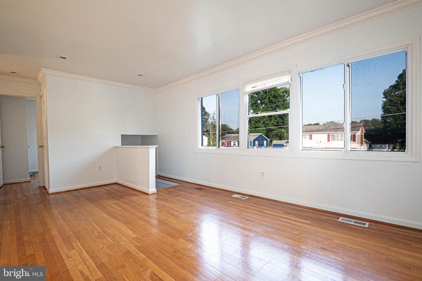 1262 EVERETT AVE, WOODBRIDGE, Virginia 22191, 4 Bedrooms Bedrooms, ,2 BathroomsBathrooms,Residential,For sale,1262 EVERETT AVE,VAPW2098166 MLS # VAPW2098166