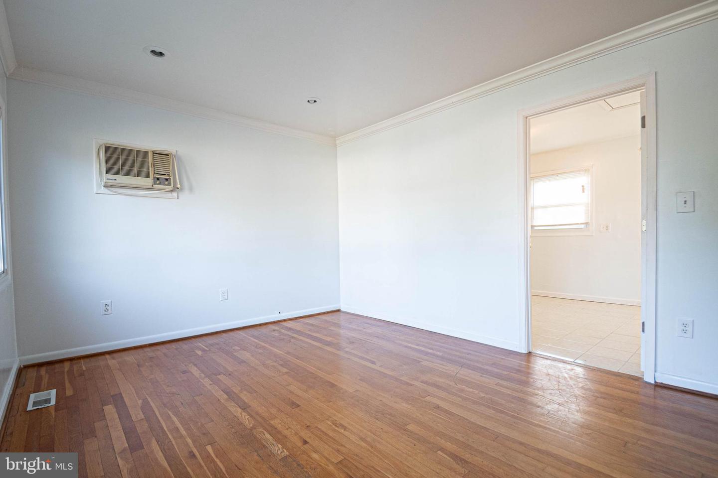 1262 EVERETT AVE, WOODBRIDGE, Virginia 22191, 4 Bedrooms Bedrooms, ,2 BathroomsBathrooms,Residential,For sale,1262 EVERETT AVE,VAPW2098166 MLS # VAPW2098166