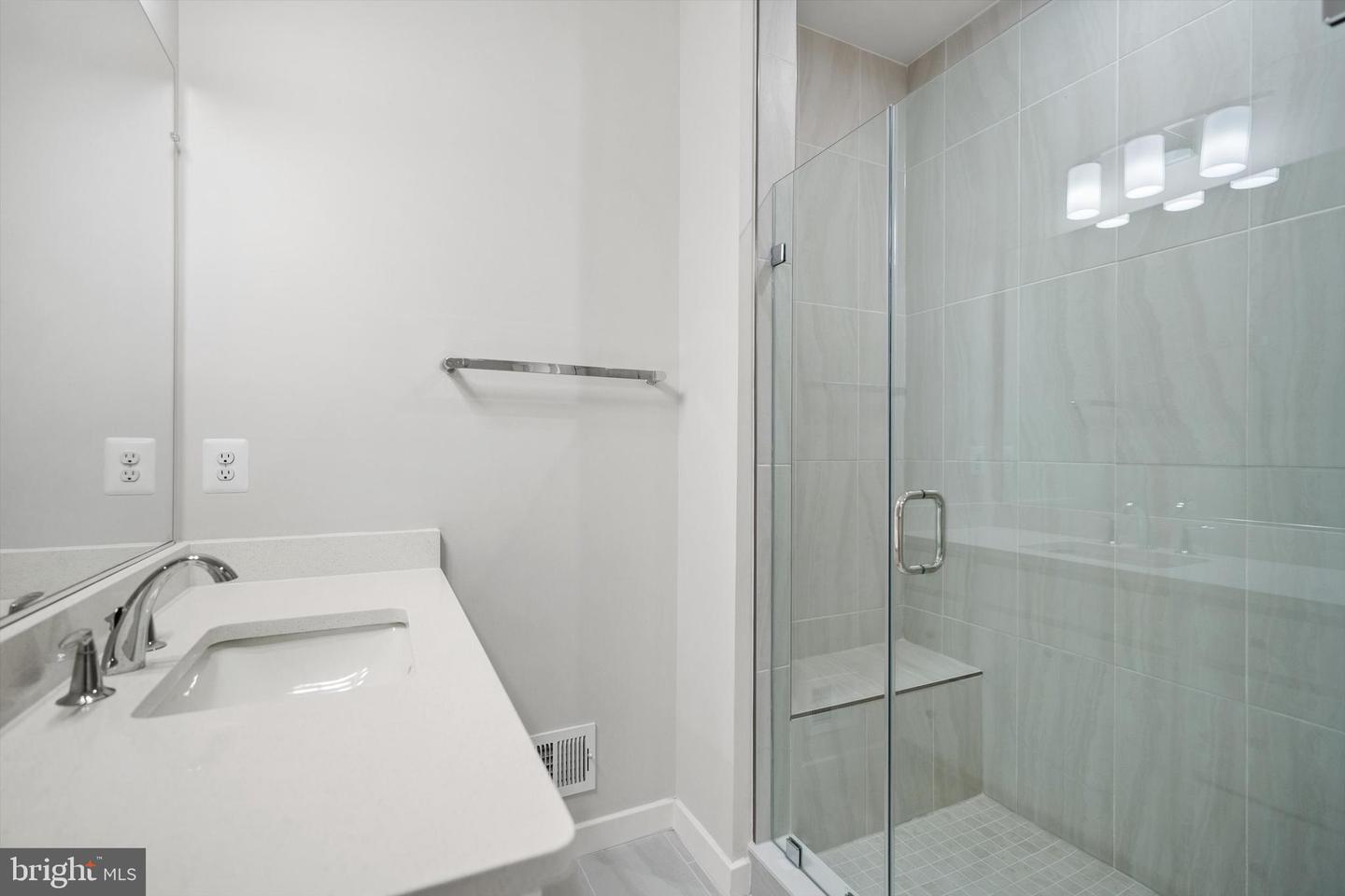 14256 NEWBROOK DR, CHANTILLY, Virginia 20151, 3 Bedrooms Bedrooms, ,2 BathroomsBathrooms,Residential,For sale,14256 NEWBROOK DR,VAFX2253096 MLS # VAFX2253096