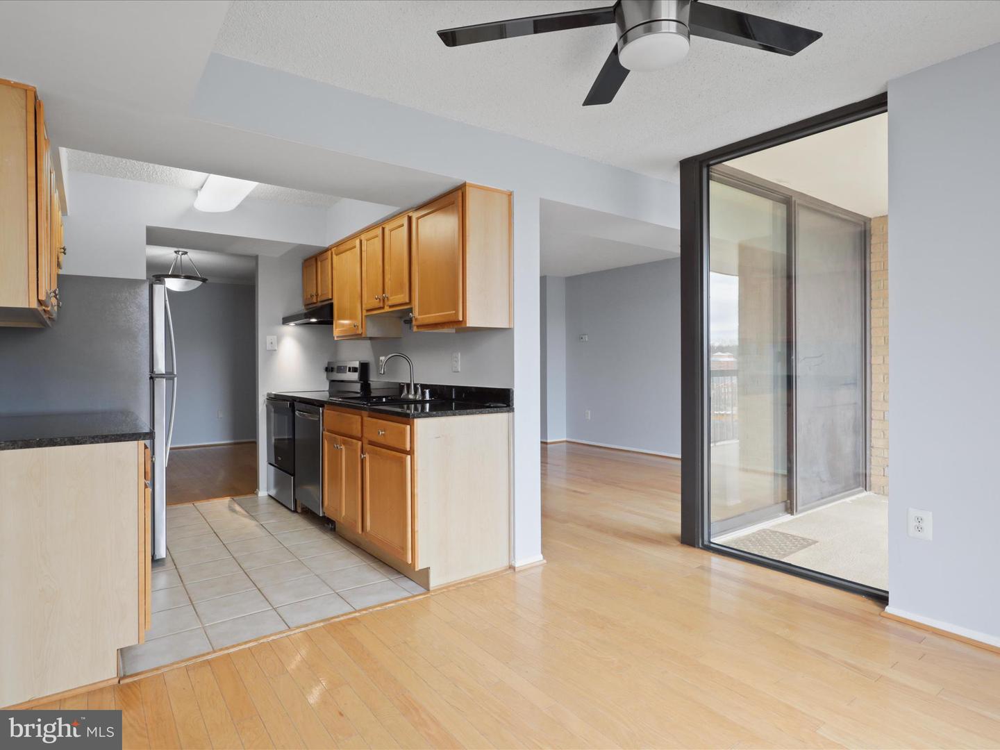 4500 S FOUR MILE RUN DR #927, ARLINGTON, Virginia 22204, 1 Bedroom Bedrooms, ,1 BathroomBathrooms,Residential,For sale,4500 S FOUR MILE RUN DR #927,VAAR2060124 MLS # VAAR2060124