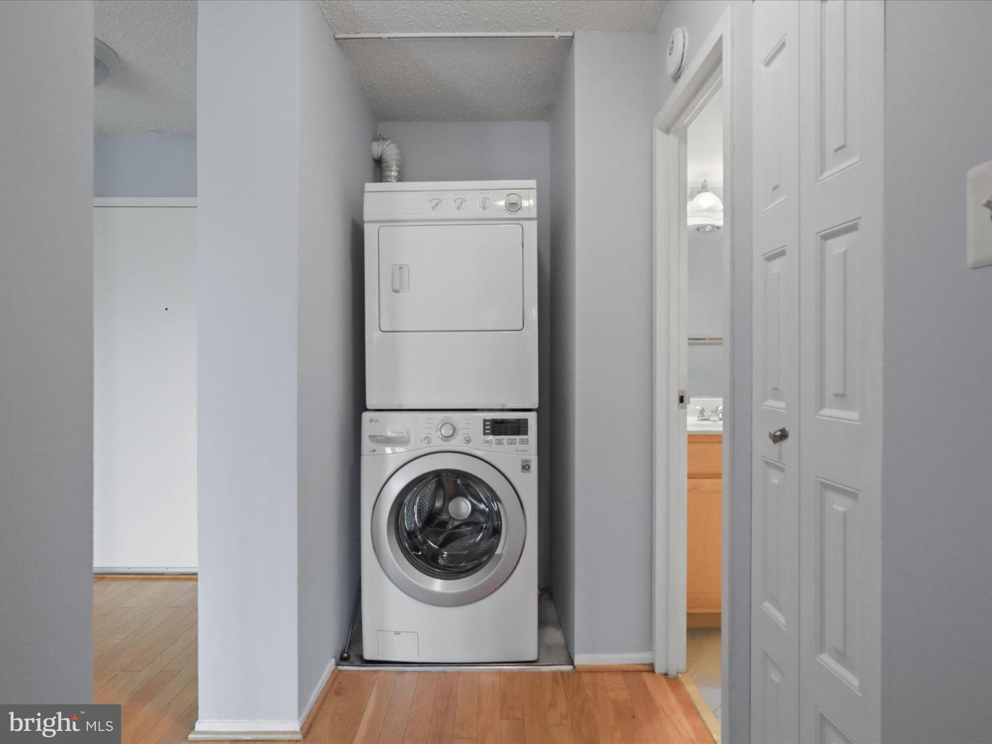 4500 S FOUR MILE RUN DR #927, ARLINGTON, Virginia 22204, 1 Bedroom Bedrooms, ,1 BathroomBathrooms,Residential,For sale,4500 S FOUR MILE RUN DR #927,VAAR2060124 MLS # VAAR2060124