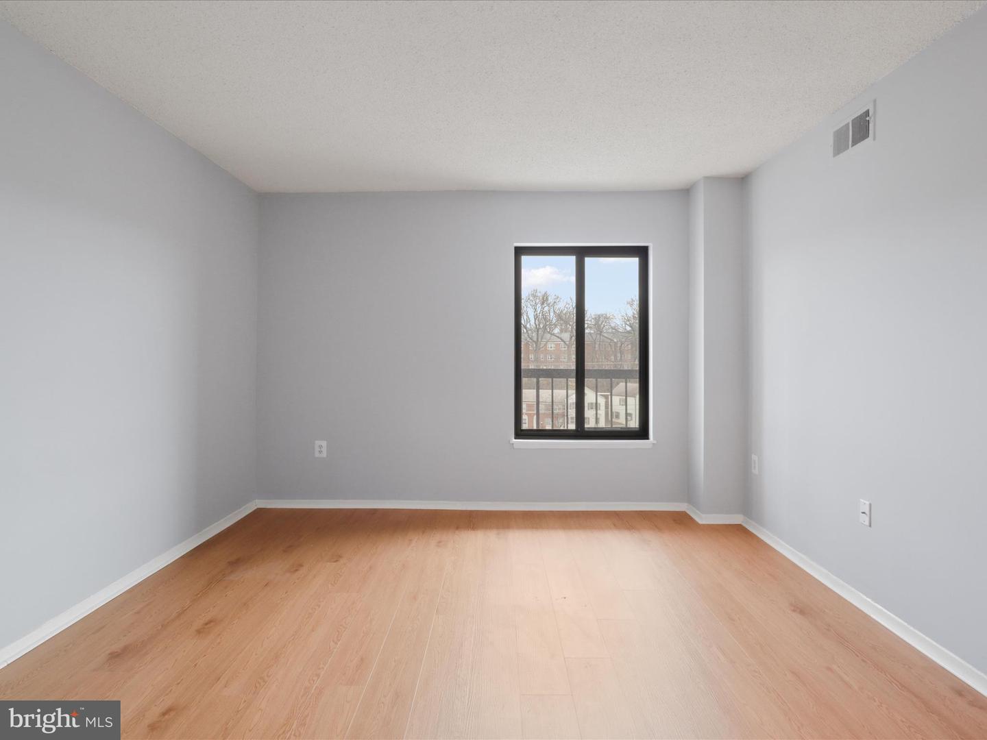 4500 S FOUR MILE RUN DR #927, ARLINGTON, Virginia 22204, 1 Bedroom Bedrooms, ,1 BathroomBathrooms,Residential,For sale,4500 S FOUR MILE RUN DR #927,VAAR2060124 MLS # VAAR2060124