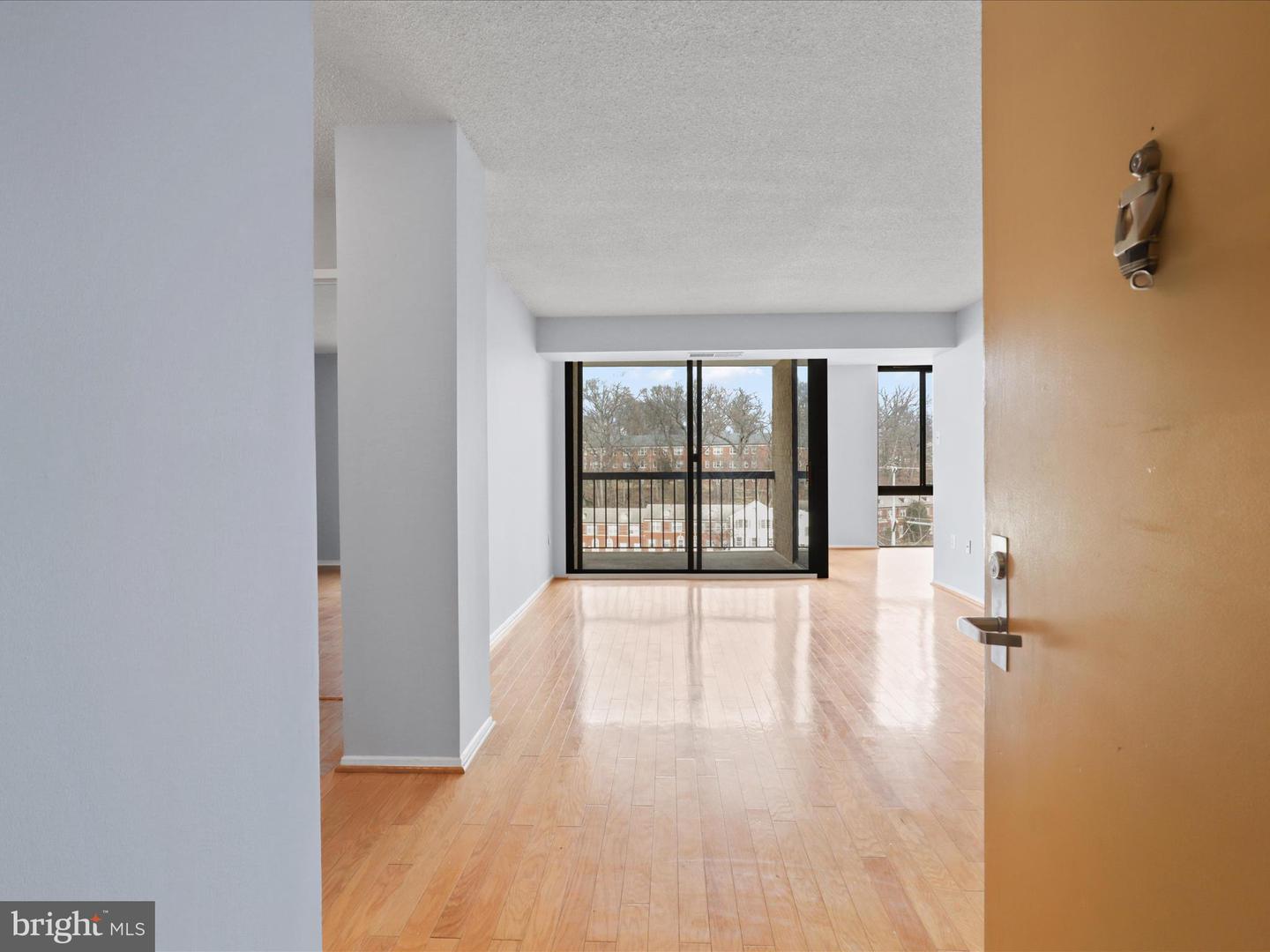 4500 S FOUR MILE RUN DR #927, ARLINGTON, Virginia 22204, 1 Bedroom Bedrooms, ,1 BathroomBathrooms,Residential,For sale,4500 S FOUR MILE RUN DR #927,VAAR2060124 MLS # VAAR2060124