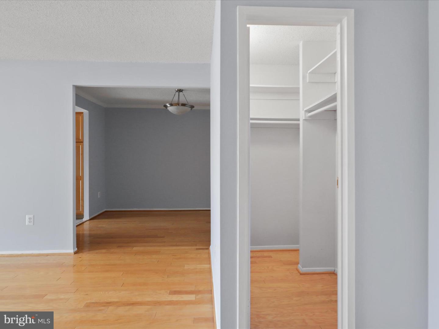 4500 S FOUR MILE RUN DR #927, ARLINGTON, Virginia 22204, 1 Bedroom Bedrooms, ,1 BathroomBathrooms,Residential,For sale,4500 S FOUR MILE RUN DR #927,VAAR2060124 MLS # VAAR2060124