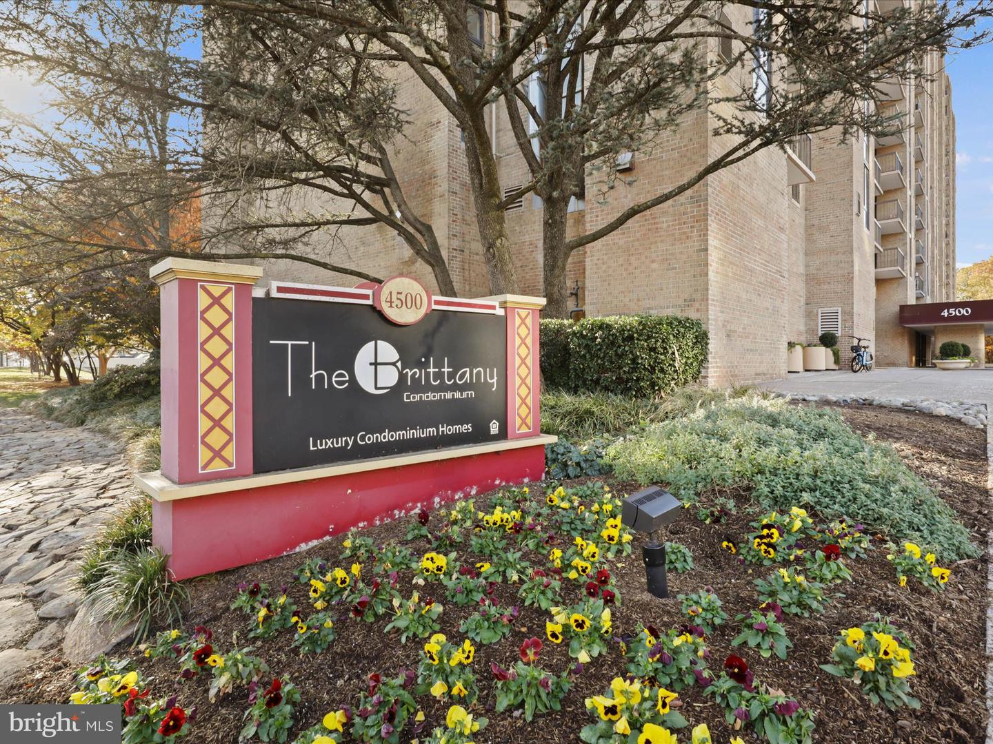 4500 S FOUR MILE RUN DR #927, ARLINGTON, Virginia 22204, 1 Bedroom Bedrooms, ,1 BathroomBathrooms,Residential,For sale,4500 S FOUR MILE RUN DR #927,VAAR2060124 MLS # VAAR2060124