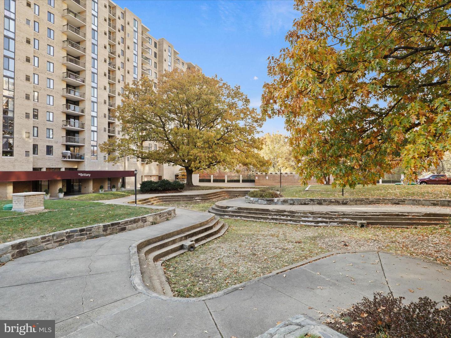 4500 S FOUR MILE RUN DR #927, ARLINGTON, Virginia 22204, 1 Bedroom Bedrooms, ,1 BathroomBathrooms,Residential,For sale,4500 S FOUR MILE RUN DR #927,VAAR2060124 MLS # VAAR2060124