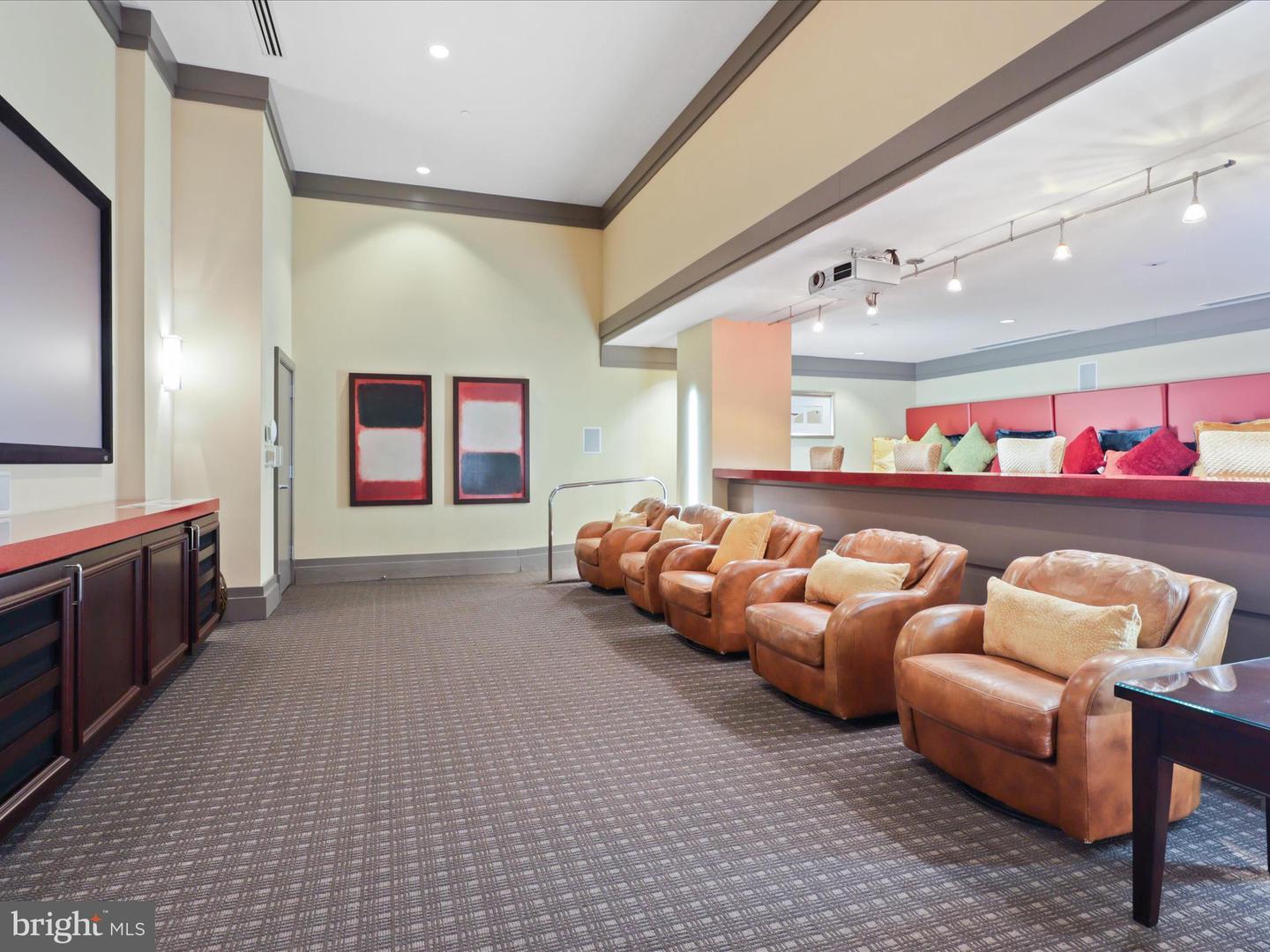 4500 S FOUR MILE RUN DR #927, ARLINGTON, Virginia 22204, 1 Bedroom Bedrooms, ,1 BathroomBathrooms,Residential,For sale,4500 S FOUR MILE RUN DR #927,VAAR2060124 MLS # VAAR2060124