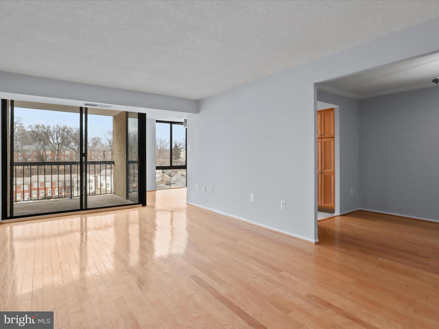 4500 S FOUR MILE RUN DR #927, ARLINGTON, Virginia 22204, 1 Bedroom Bedrooms, ,1 BathroomBathrooms,Residential,For sale,4500 S FOUR MILE RUN DR #927,VAAR2060124 MLS # VAAR2060124