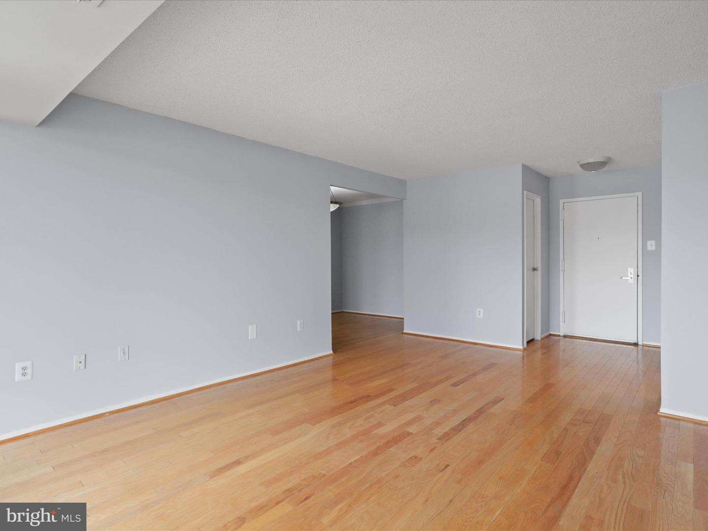 4500 S FOUR MILE RUN DR #927, ARLINGTON, Virginia 22204, 1 Bedroom Bedrooms, ,1 BathroomBathrooms,Residential,For sale,4500 S FOUR MILE RUN DR #927,VAAR2060124 MLS # VAAR2060124