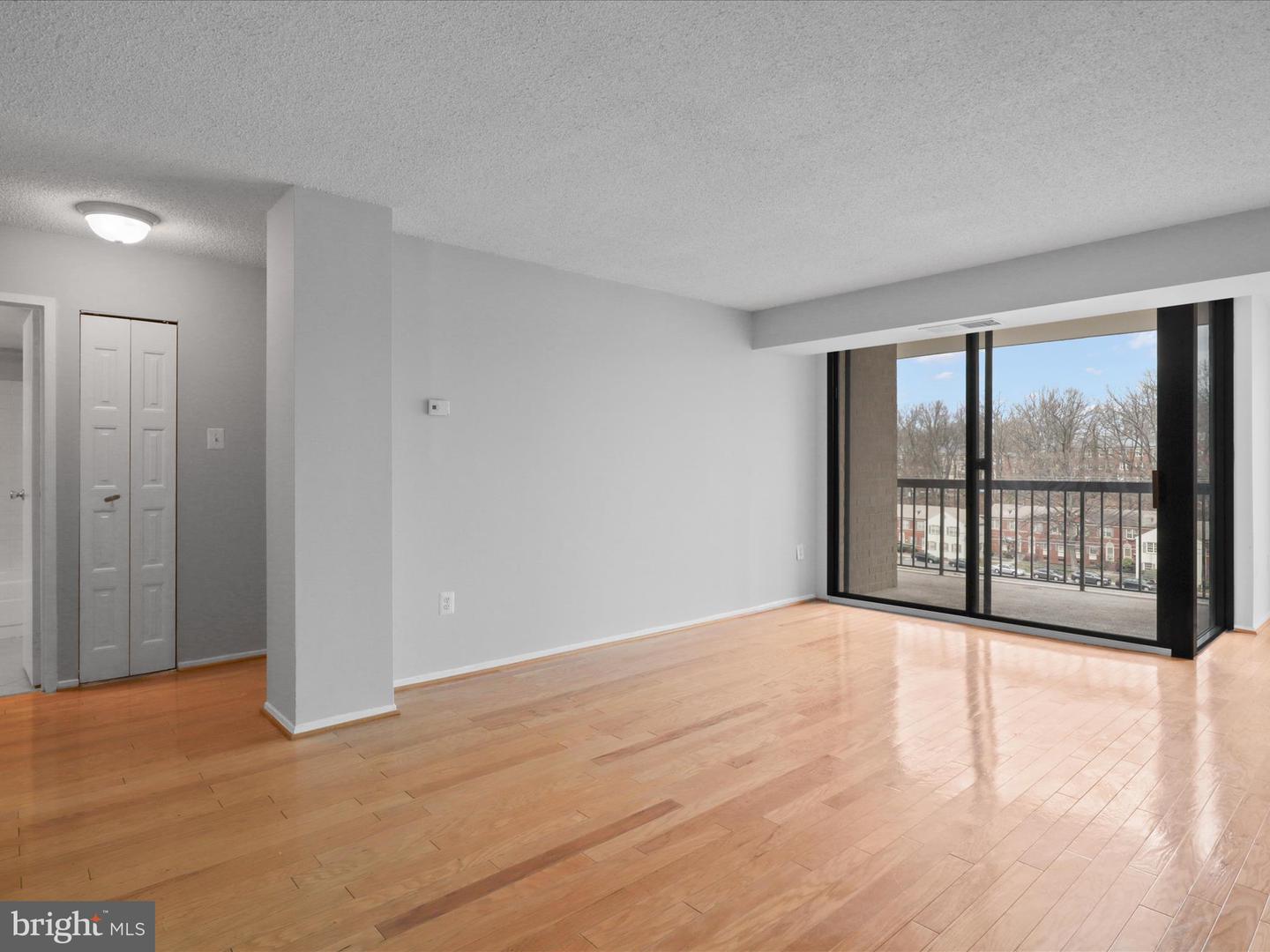 4500 S FOUR MILE RUN DR #927, ARLINGTON, Virginia 22204, 1 Bedroom Bedrooms, ,1 BathroomBathrooms,Residential,For sale,4500 S FOUR MILE RUN DR #927,VAAR2060124 MLS # VAAR2060124