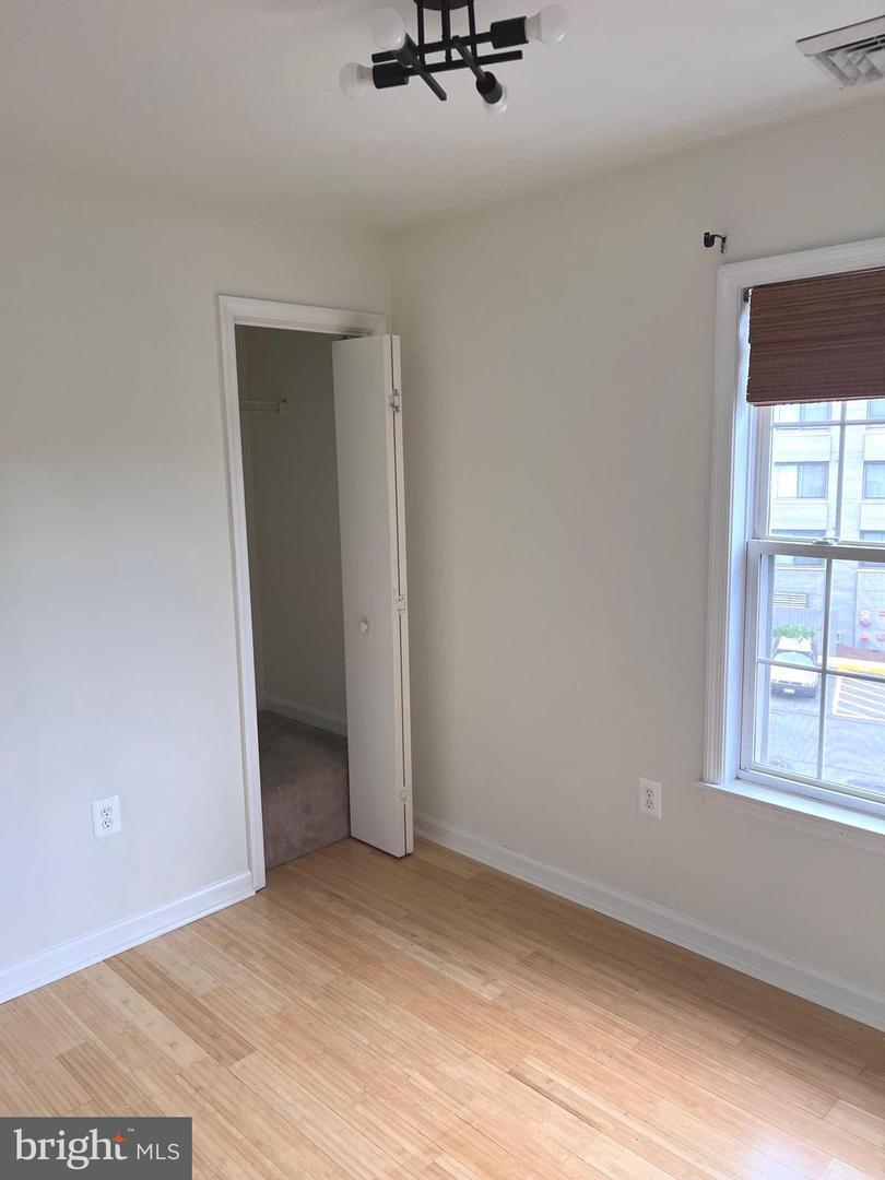 2691 24TH RD S, ARLINGTON, Virginia 22206, 3 Bedrooms Bedrooms, ,3 BathroomsBathrooms,Residential,For sale,2691 24TH RD S,VAAR2060128 MLS # VAAR2060128