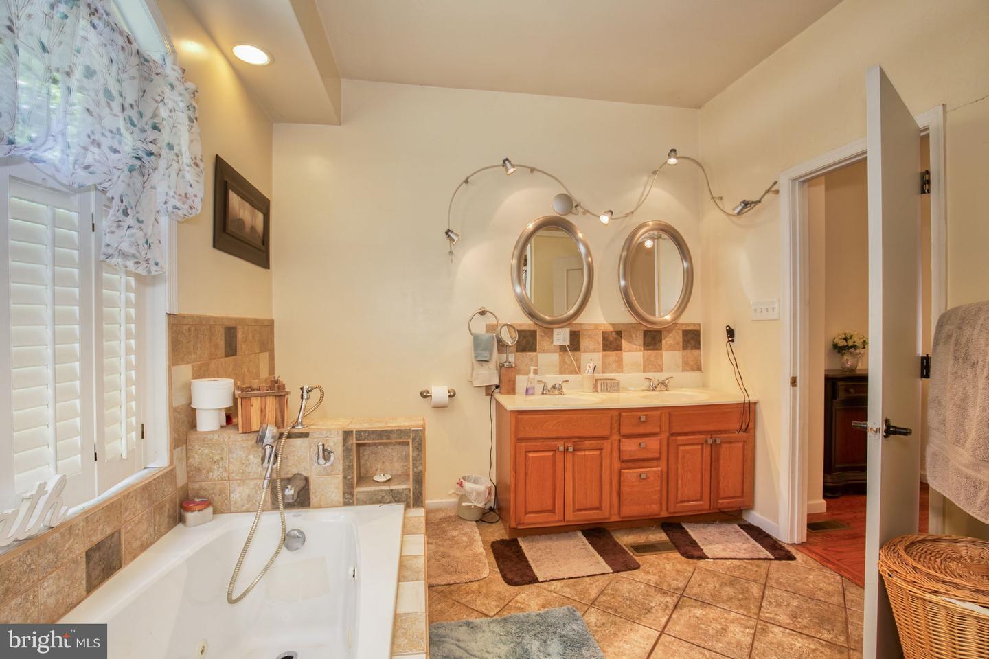 120 TWIN HARBOR RD, REEDVILLE, Virginia 22539, 4 Bedrooms Bedrooms, ,3 BathroomsBathrooms,Residential,For sale,120 TWIN HARBOR RD,VANV2001670 MLS # VANV2001670