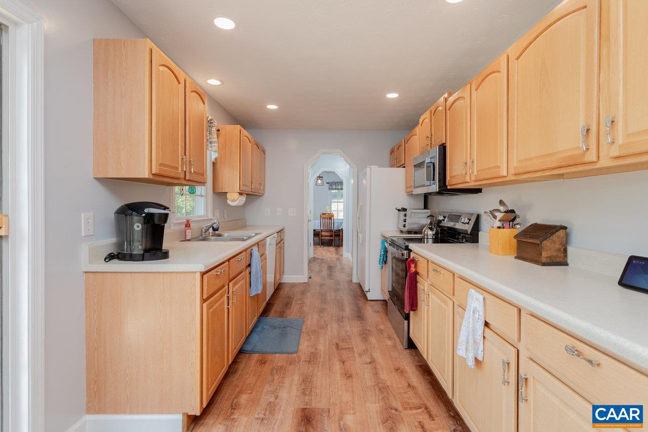 391 HERMITAGE RD, STAUNTON, Virginia 24401, 3 Bedrooms Bedrooms, ,2 BathroomsBathrooms,Residential,For sale,391 HERMITAGE RD,666339 MLS # 666339