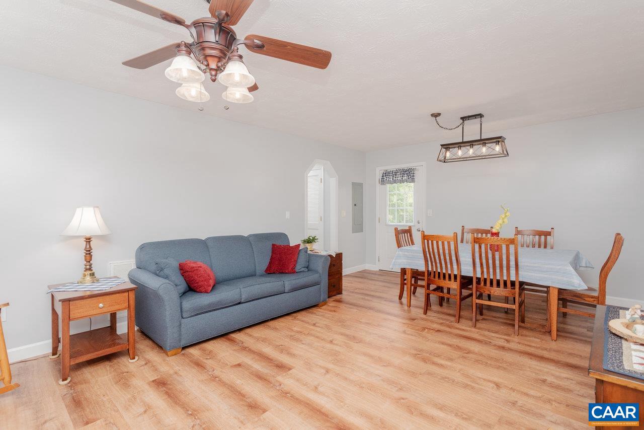 391 HERMITAGE RD, STAUNTON, Virginia 24401, 3 Bedrooms Bedrooms, ,2 BathroomsBathrooms,Residential,For sale,391 HERMITAGE RD,666339 MLS # 666339