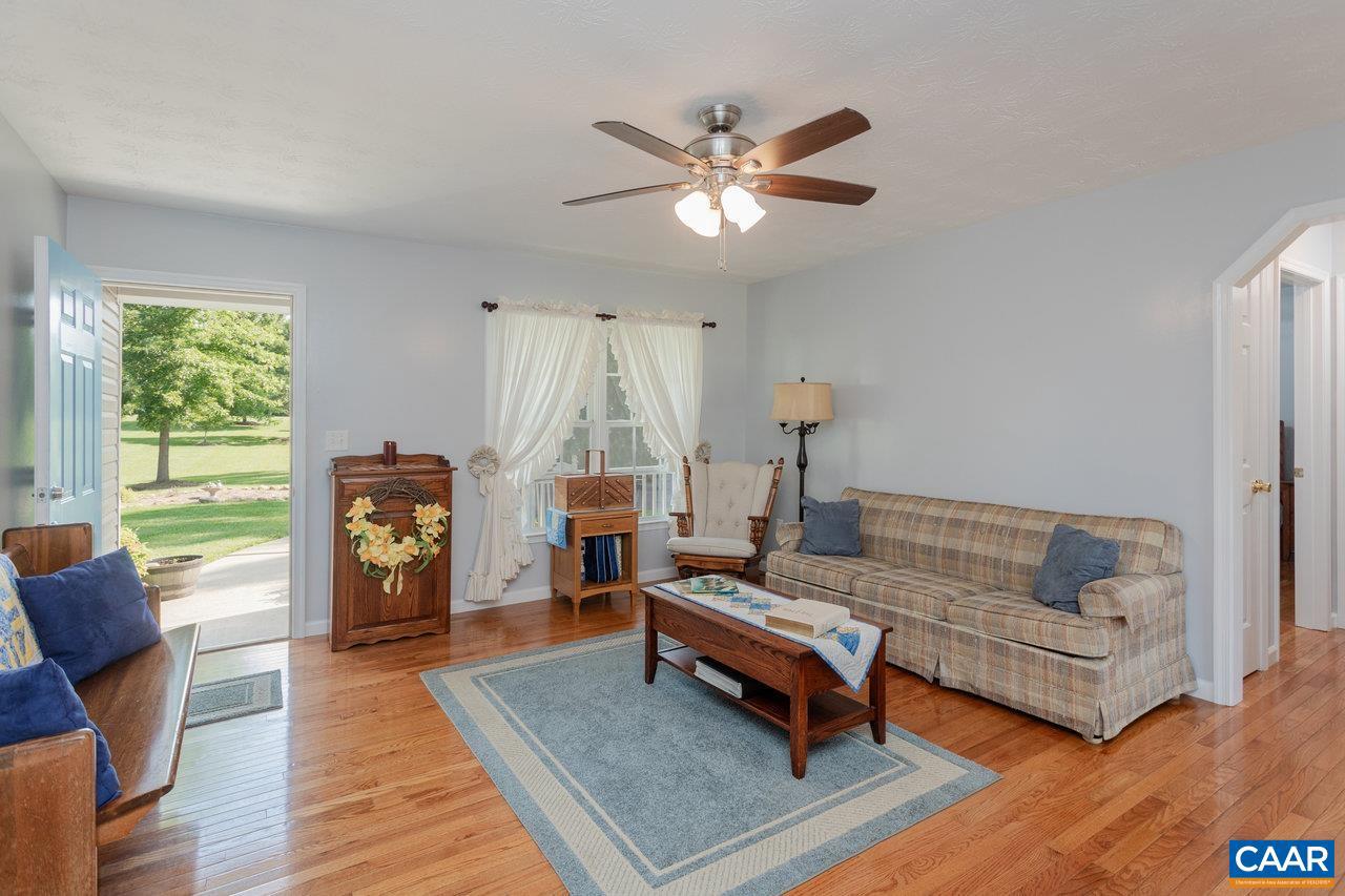 391 HERMITAGE RD, STAUNTON, Virginia 24401, 3 Bedrooms Bedrooms, ,2 BathroomsBathrooms,Residential,For sale,391 HERMITAGE RD,666339 MLS # 666339