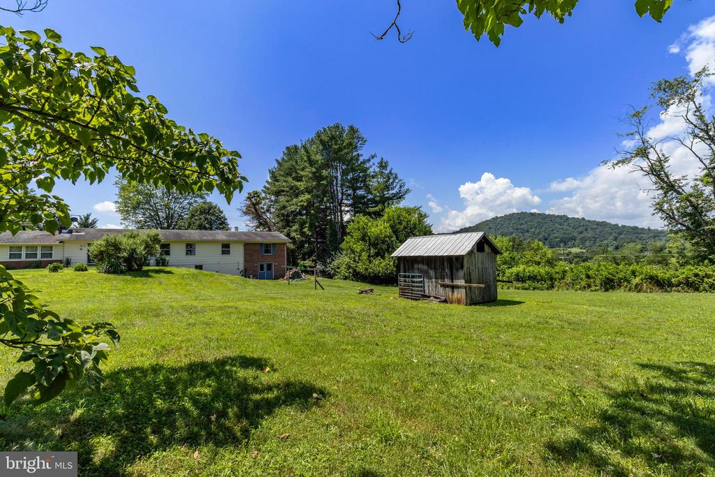 13415 CREST HILL RD, FLINT HILL, Virginia, 3 Bedrooms Bedrooms, ,2 BathroomsBathrooms,Residential,13415 CREST HILL RD,VARP2002164 MLS # VARP2002164