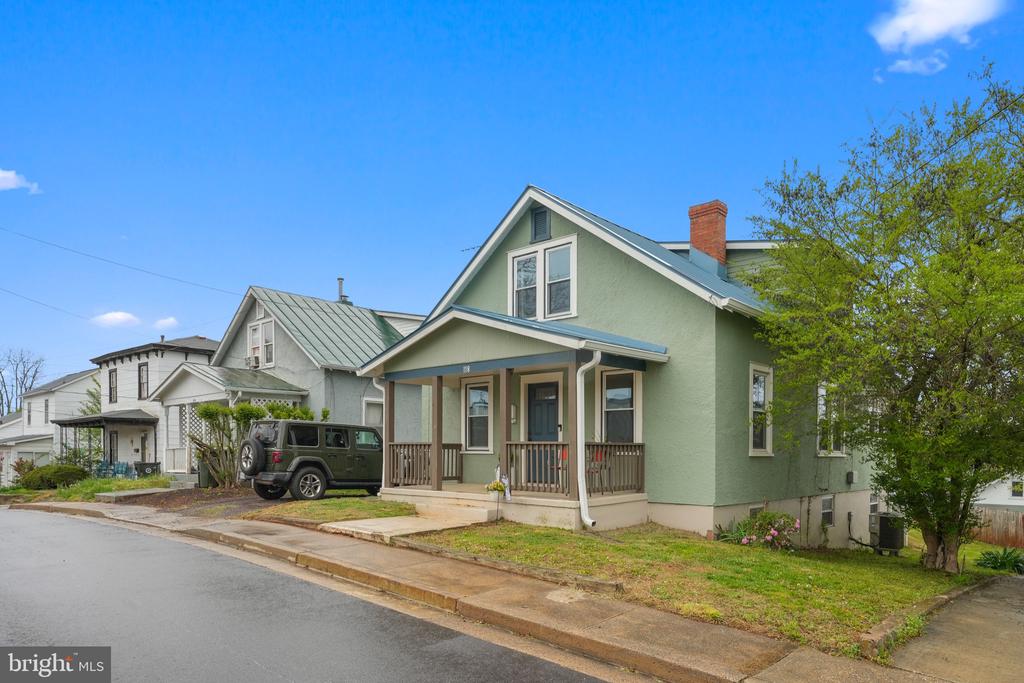118 W EDMONDSON ST, CULPEPER, Virginia 22701, 4 Bedrooms Bedrooms, ,2 BathroomsBathrooms,Residential,118 W EDMONDSON ST,VACU2010936 MLS # VACU2010936